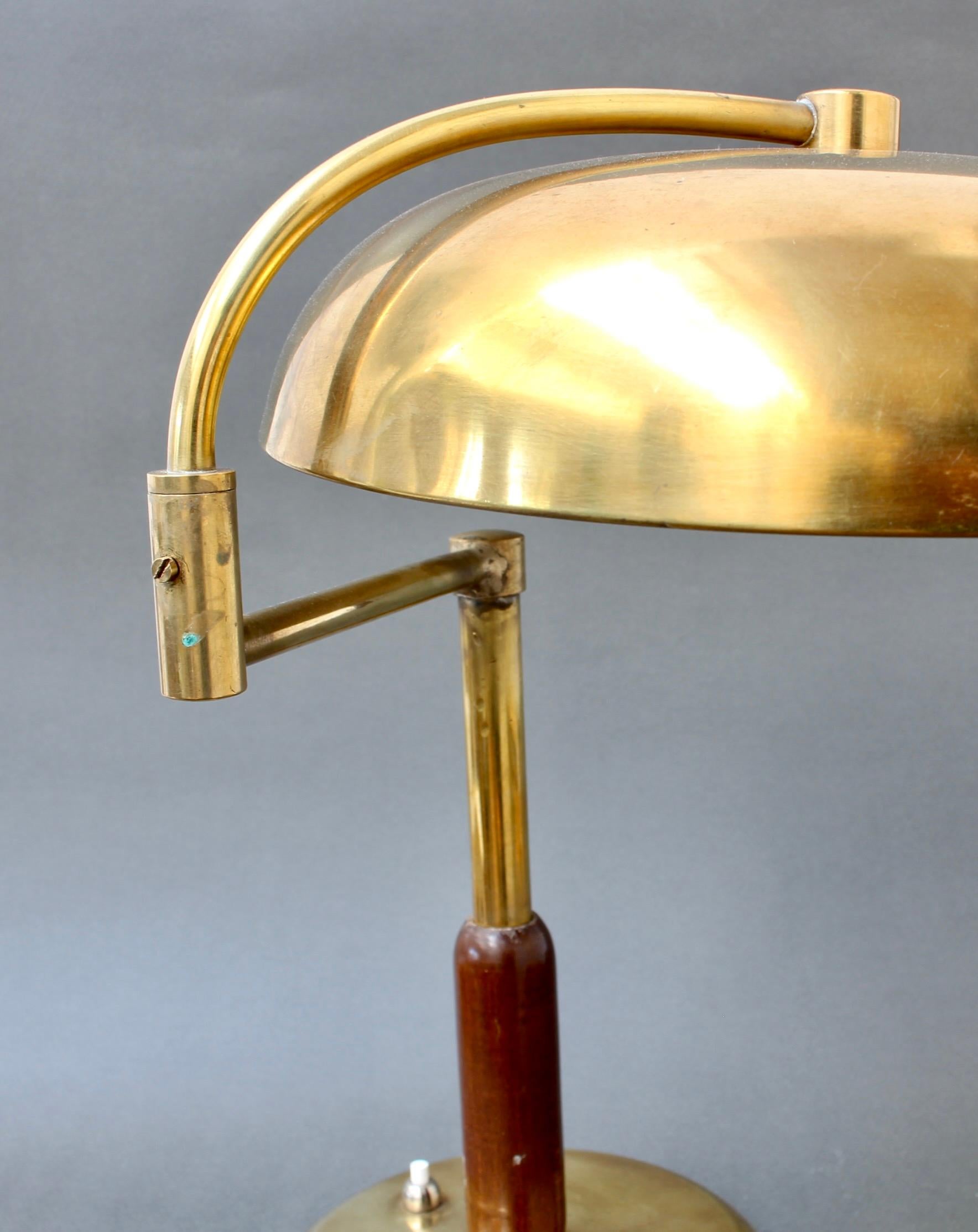 Italienische Mid-Century-Tischlampe aus Messing mit drehbarem Arm, um 1950 im Angebot 9