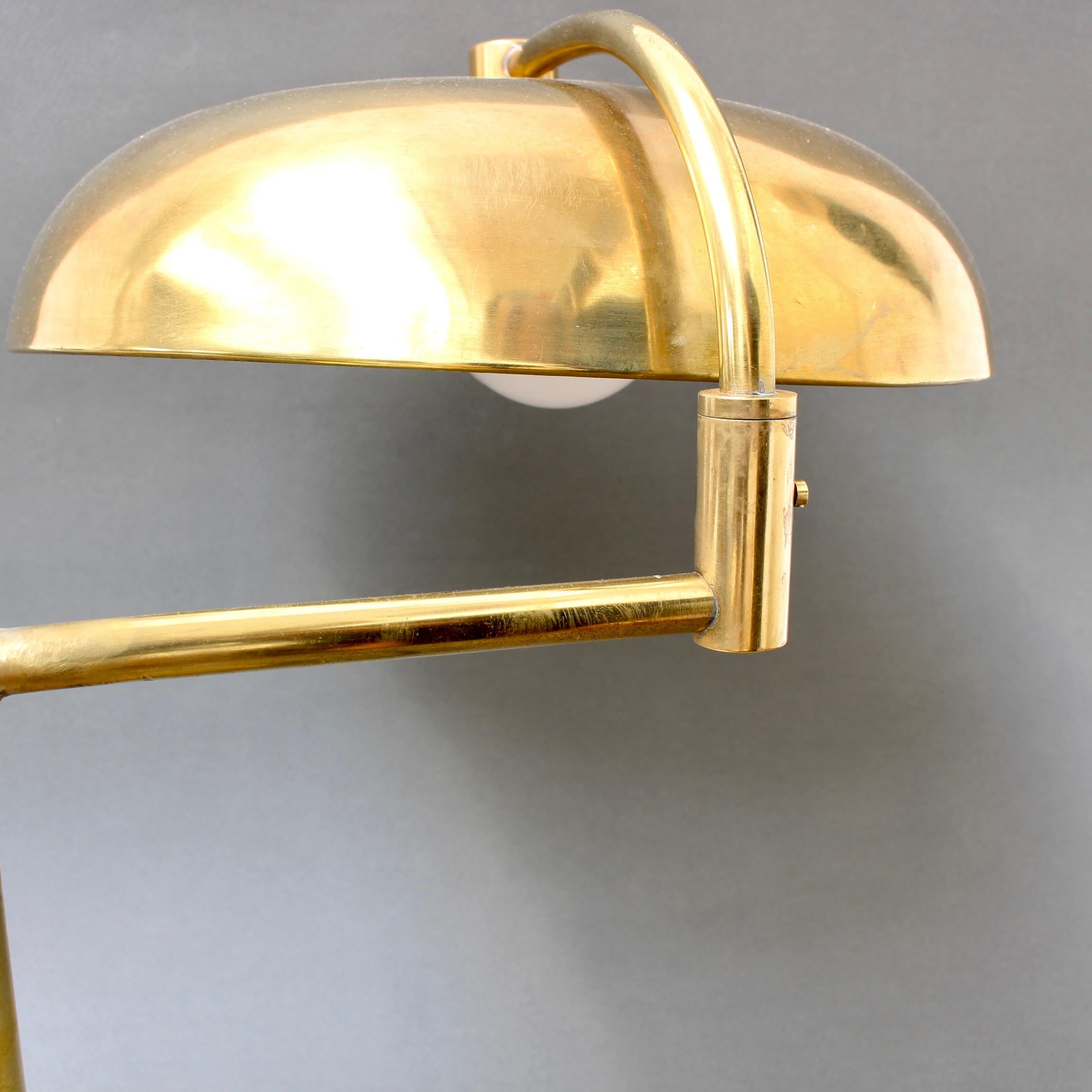 Italienische Mid-Century-Tischlampe aus Messing mit drehbarem Arm, um 1950 im Angebot 3