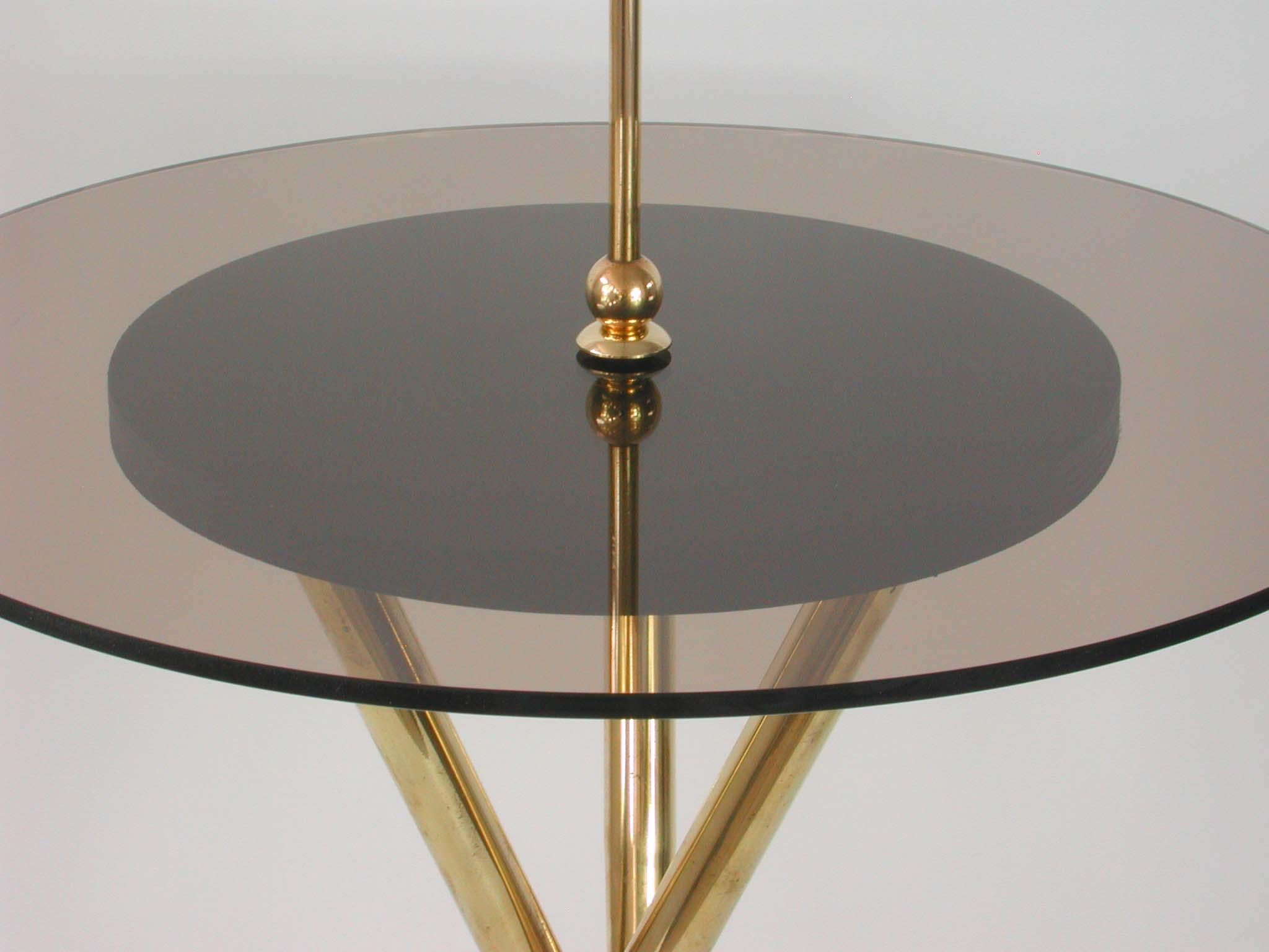 Italian Midcentury Brass and Tinted Glass Occasional Table, 1950s In Good Condition For Sale In NUEMBRECHT, NRW
