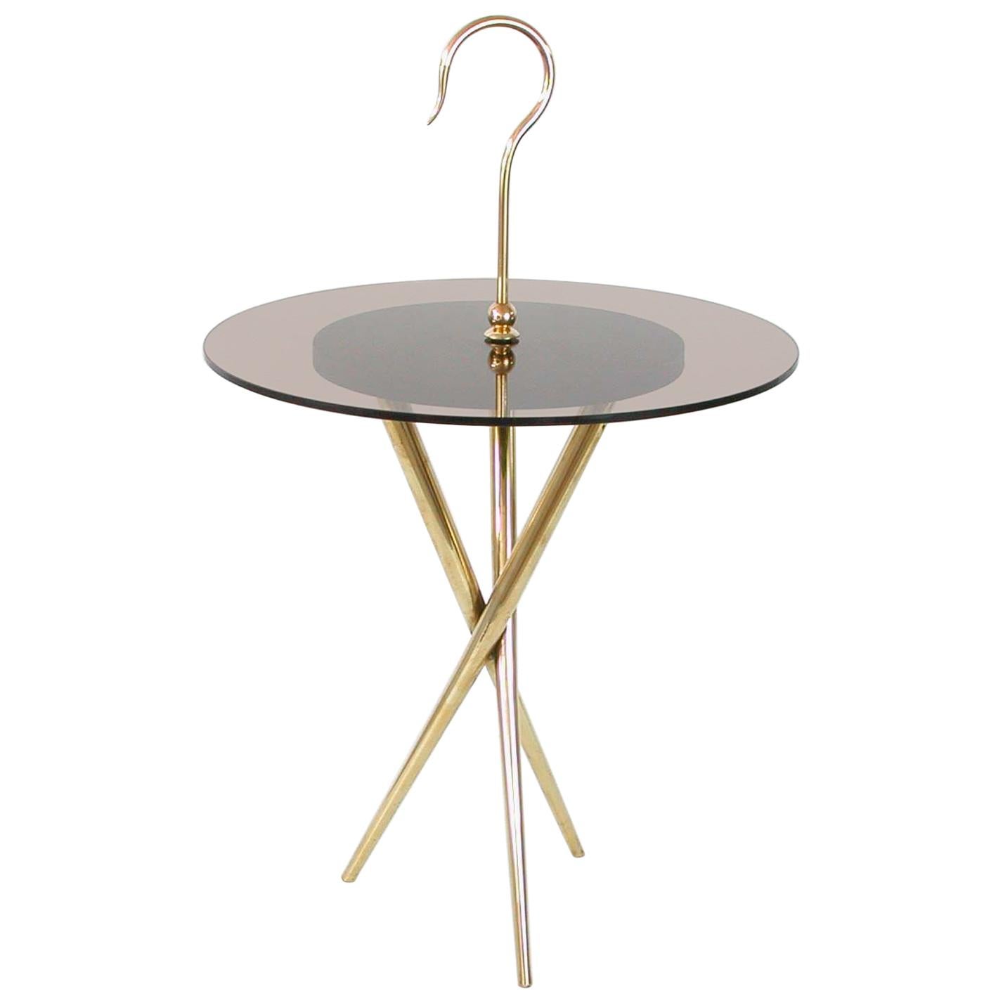 Mesa auxiliar italiana de latón y cristal tintado, años 50