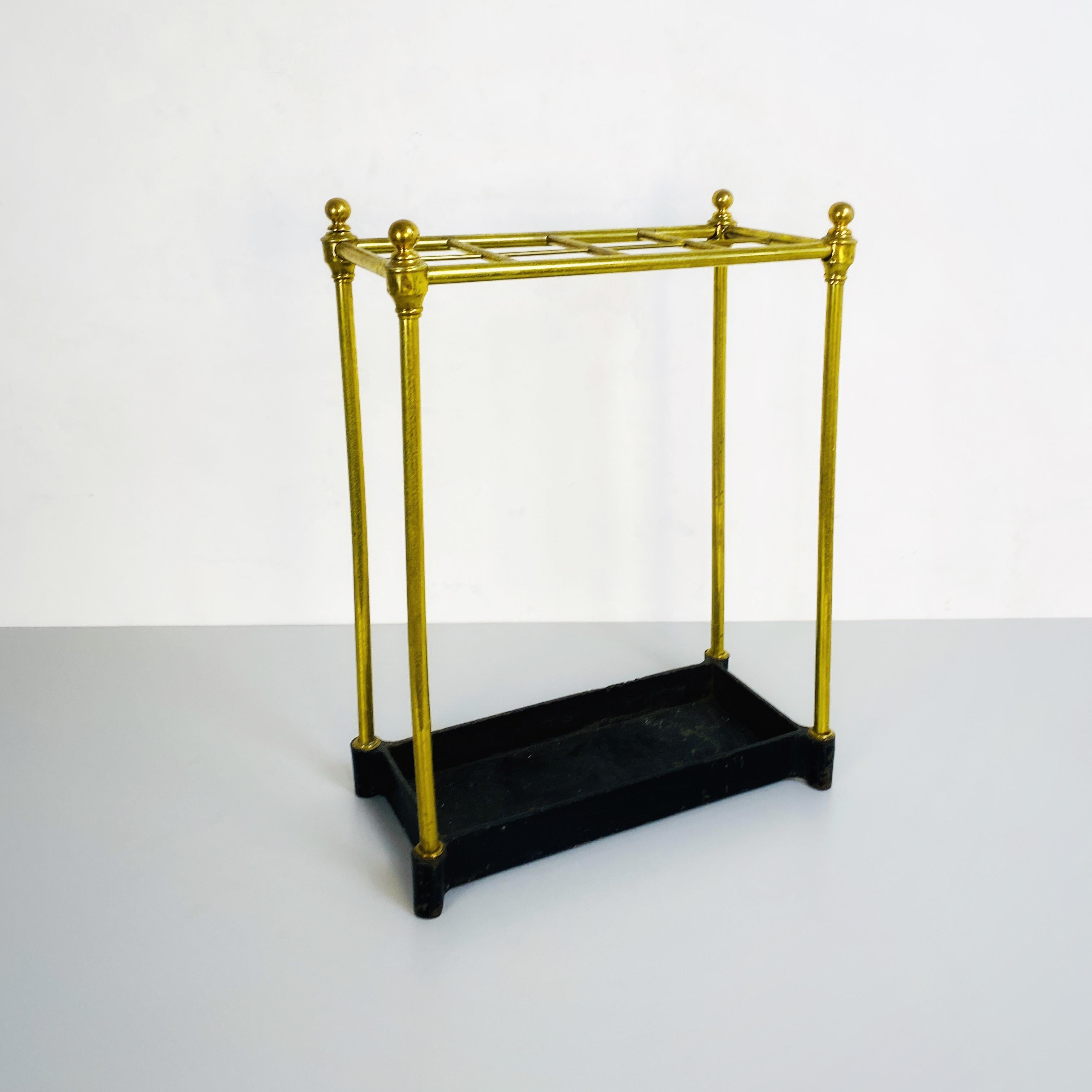 Italian mid-century brass umbrella stand with black iron base, 1950s
Brass umbrella stand with eight holes and decorative knobs, black wrought iron base.

Good conditions.

Measures in cm 24 x 48 x 61 H.