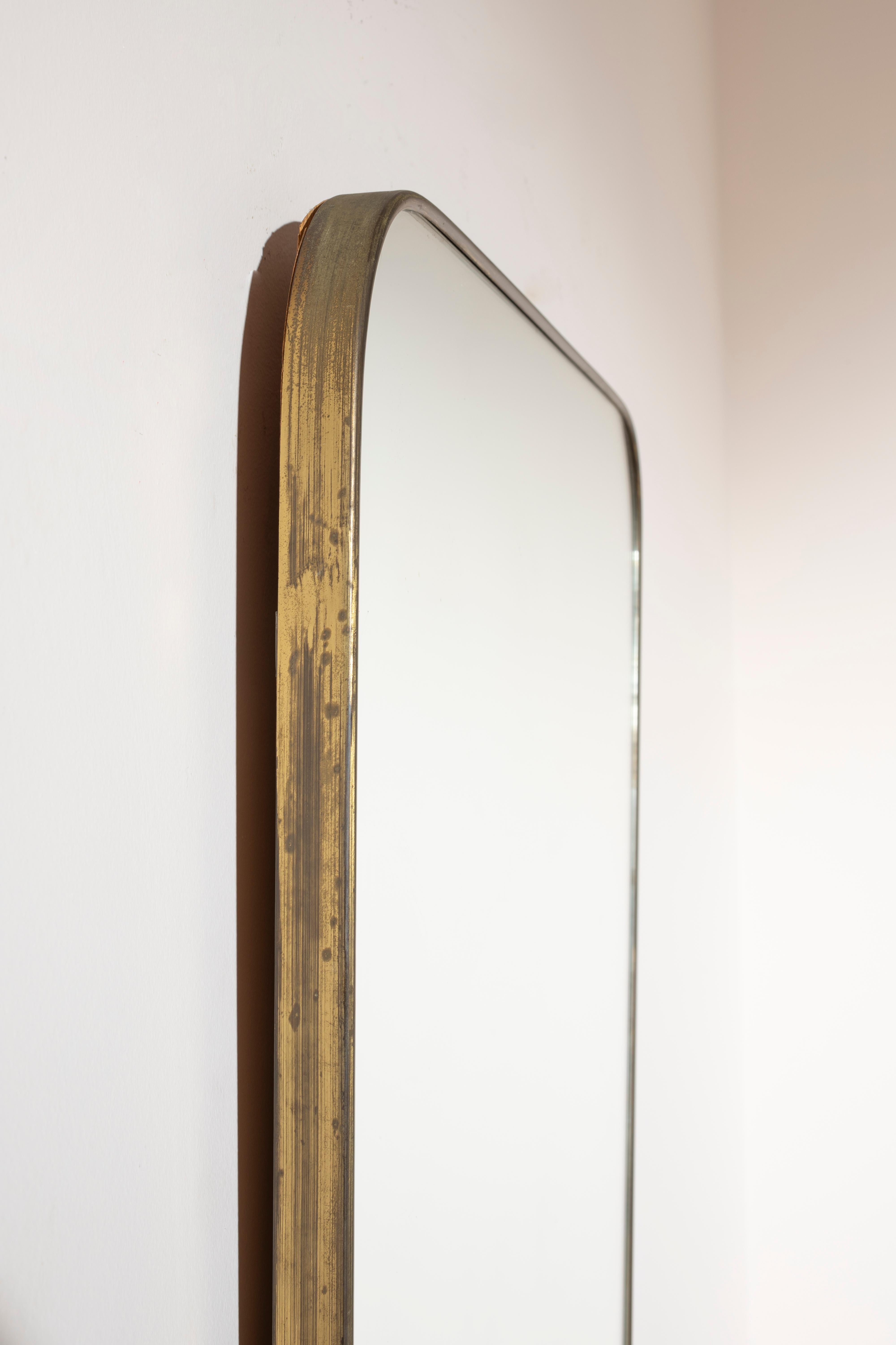 Italian mid-century Brass wall Mirror in the style of Gio Ponti, Italy, 1950s In Good Condition For Sale In Chiavari, Liguria