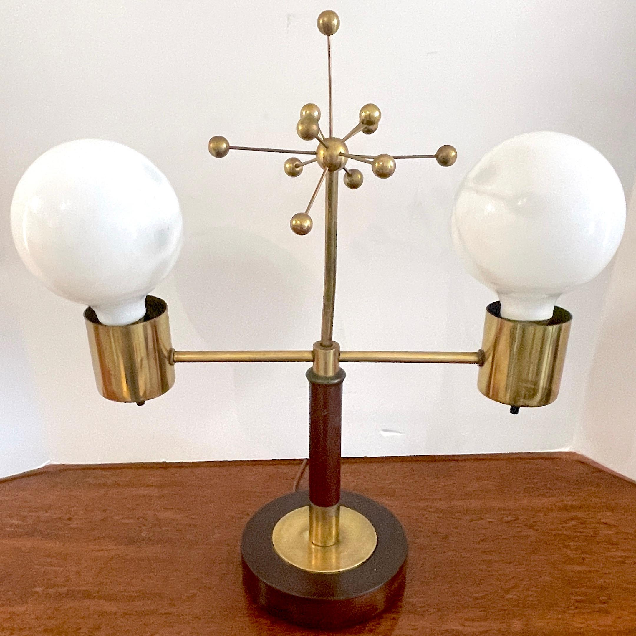 Italian Mid Century Brass & Wood 'Atomic' Lamp For Sale 3