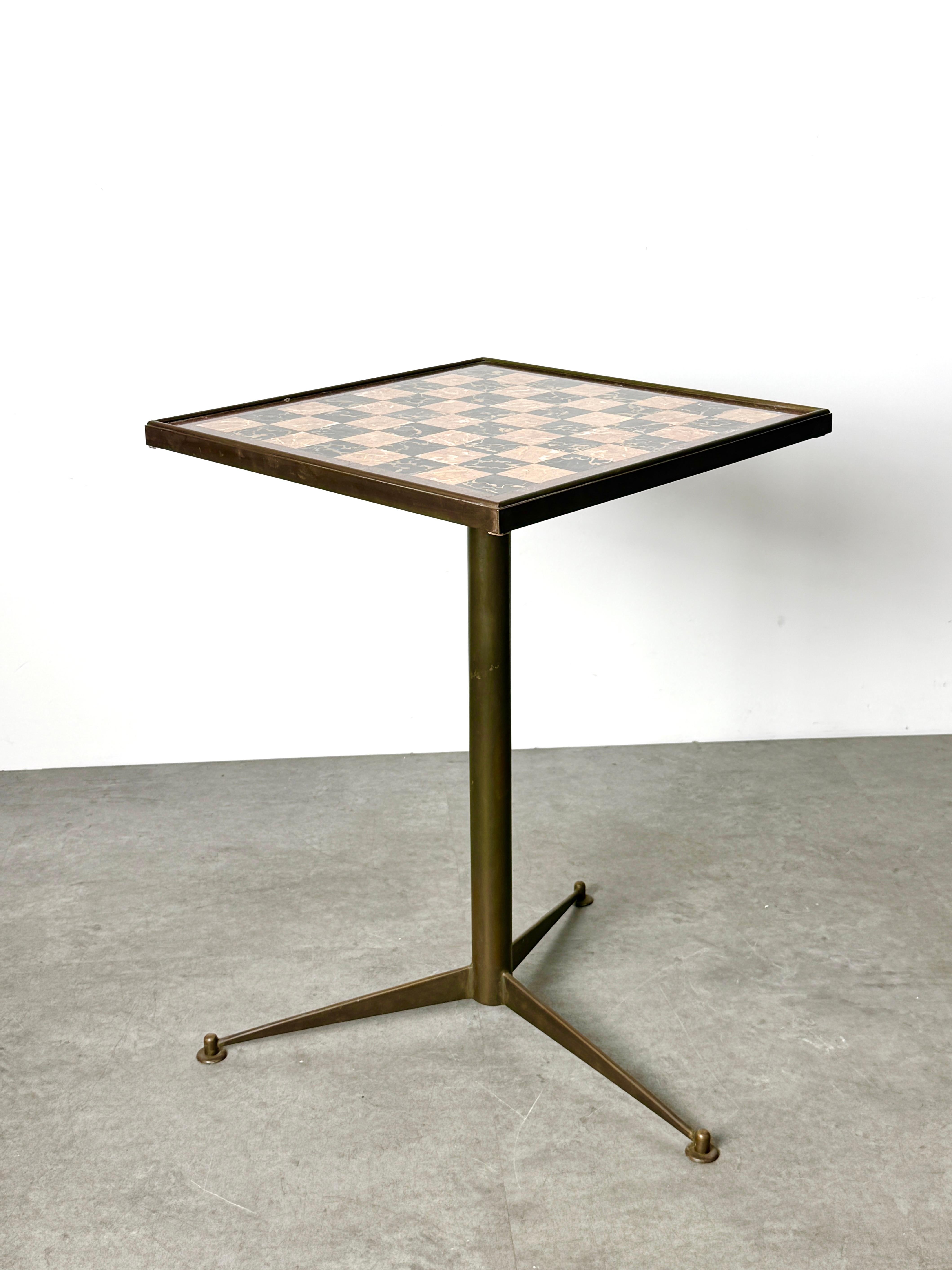 Italienische Mid Century Bronze Pietra Dura Marmor Schachbrett Tripod Beistelltisch im Angebot 1