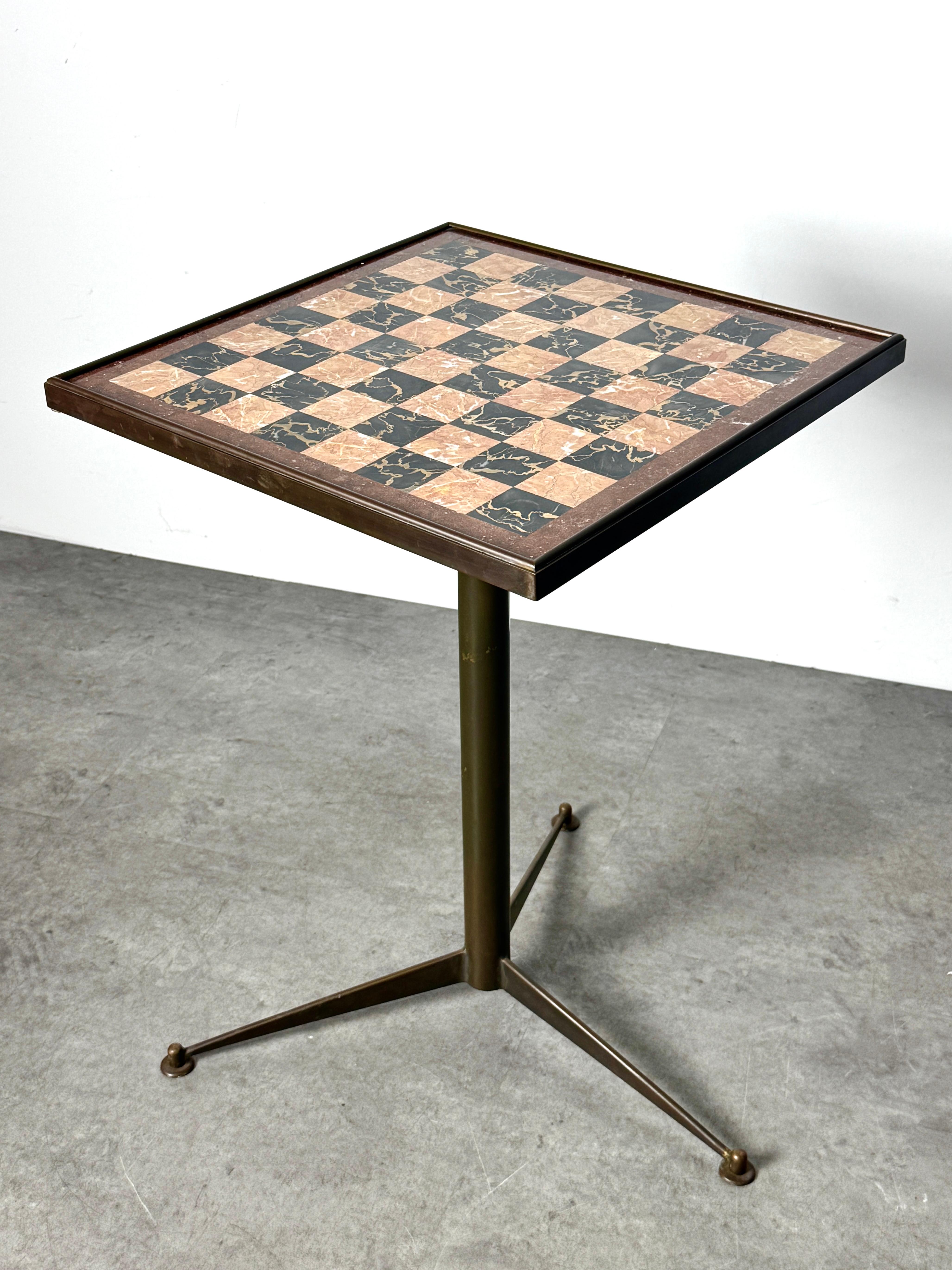 Italienische Mid Century Bronze Pietra Dura Marmor Schachbrett Tripod Beistelltisch im Angebot 4