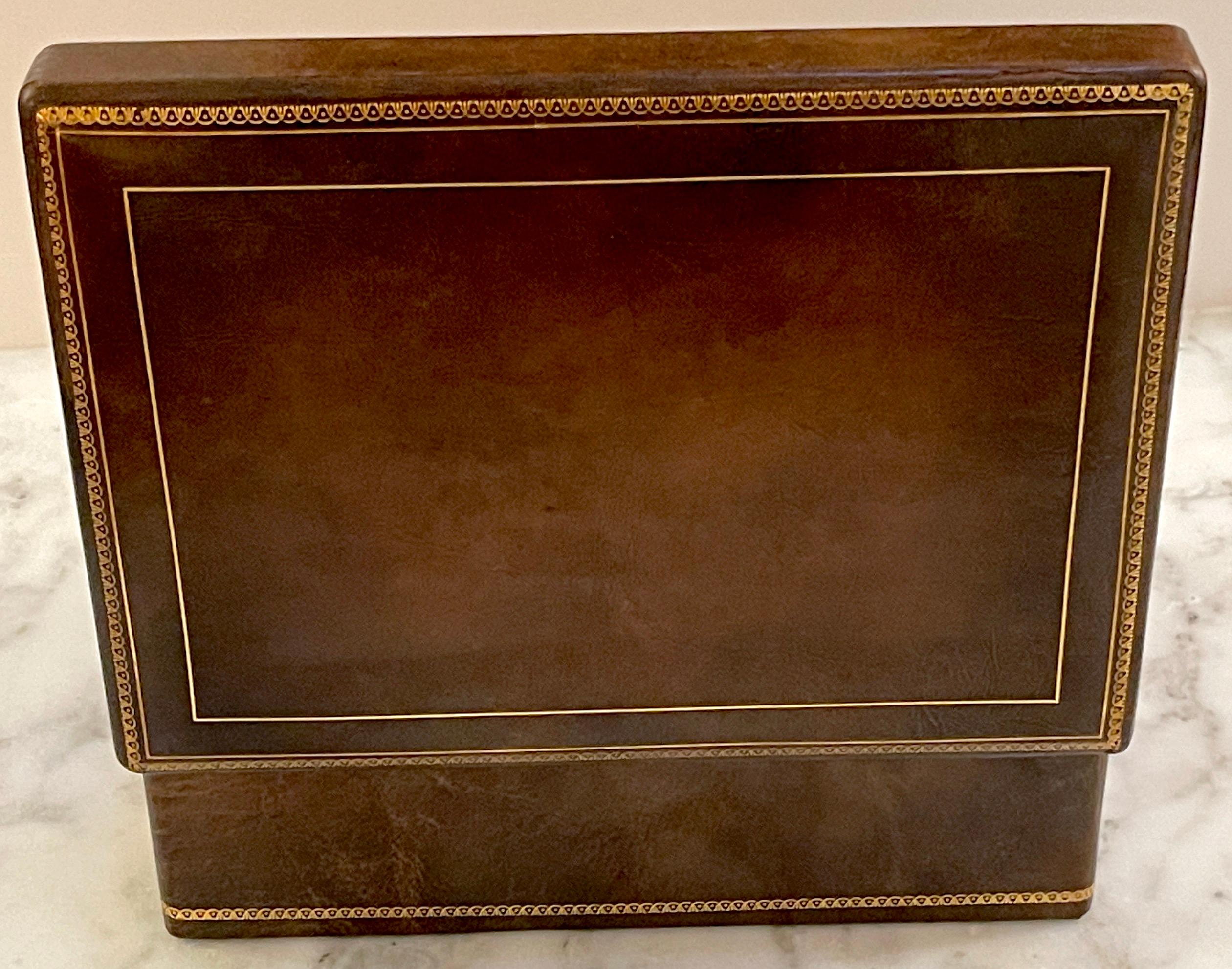 Italian Midcentury Brown Leather Neoclassical Humidor with Gilt Tooling For Sale 3