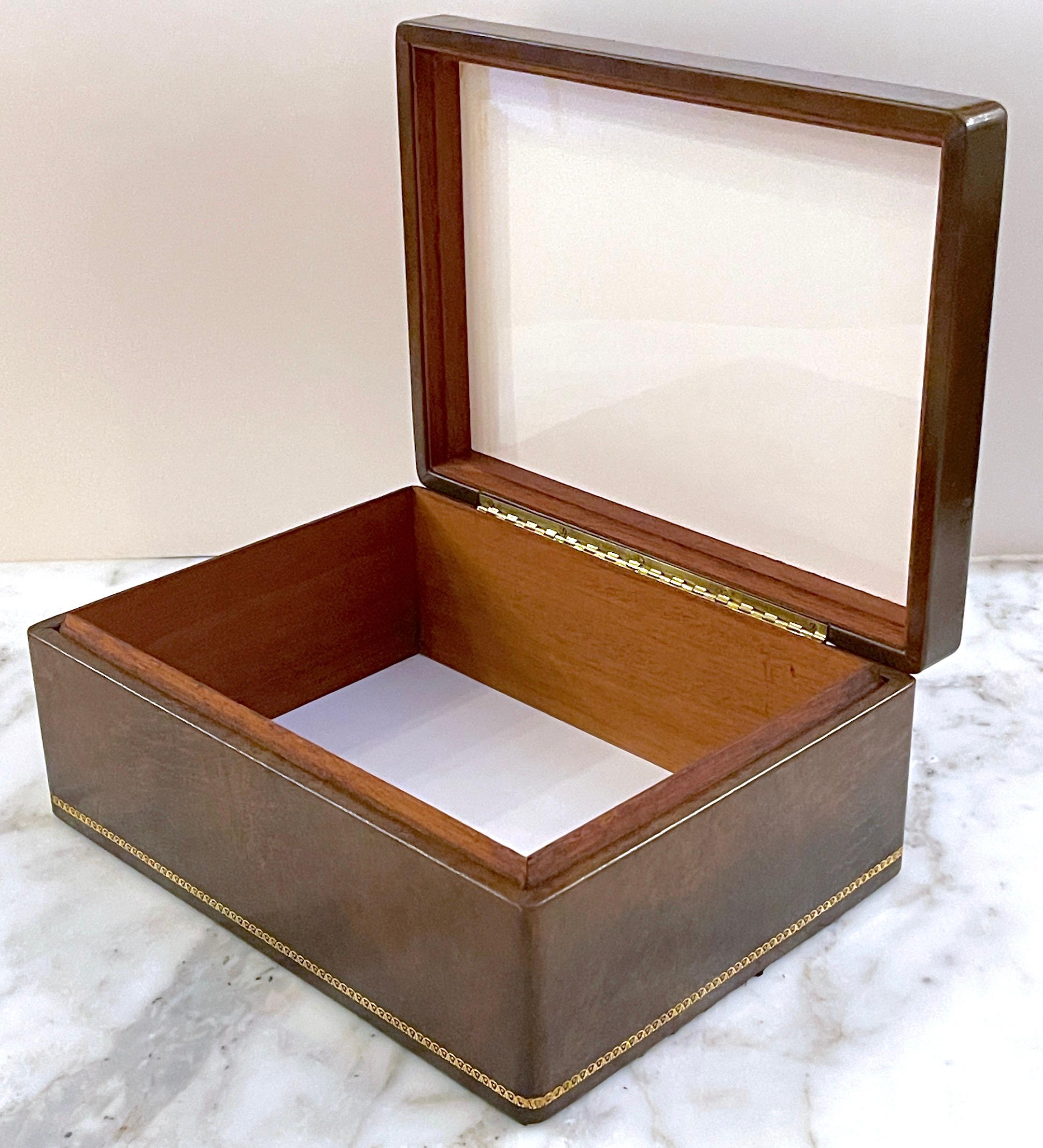 Italian Midcentury Brown Leather Neoclassical Humidor with Gilt Tooling For Sale 5