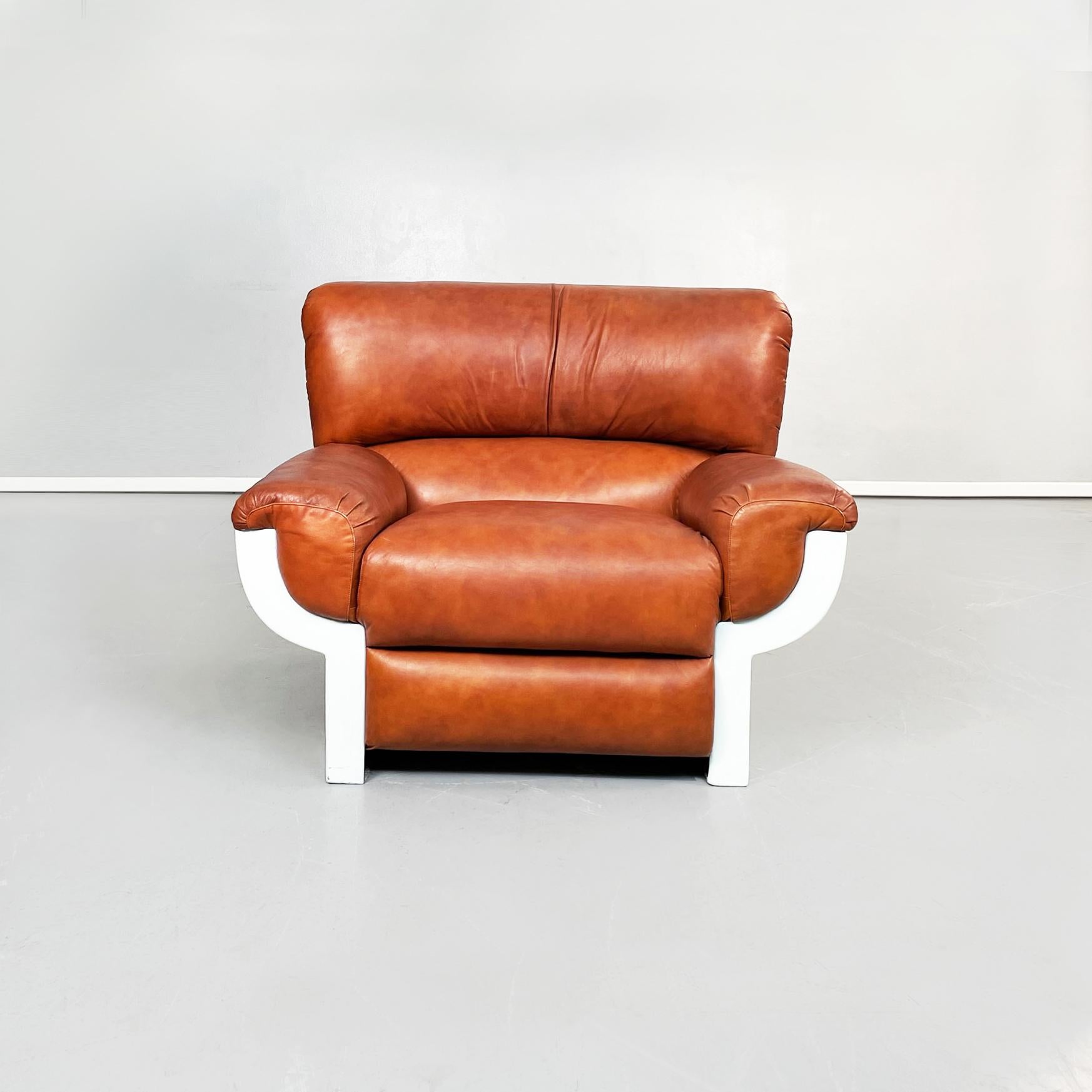 Italian mid-century brown leather and plastic armchairs Flou by Betti for Habitat Ids, 1970s
Pair of armchairs mod. Flou. The rectangular seat is made up of a padded cushion covered in cognac brown leather. The backrest, padded and upholstered in