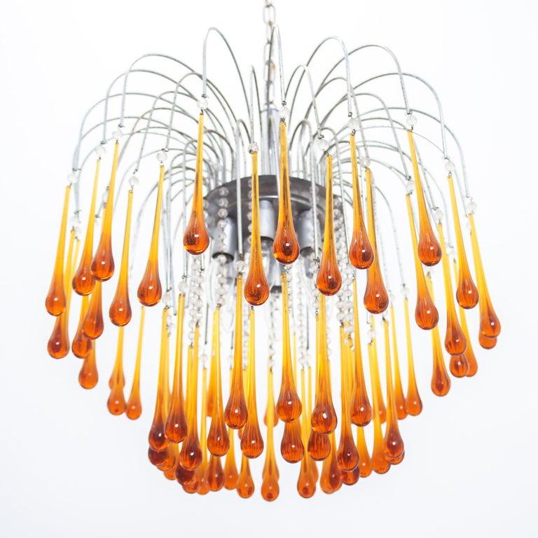 This large Murano brown glass drops and caramel colour crystals chandelier was made and designed by Venini in the 1960s.