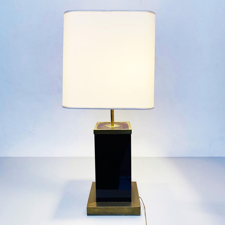 Italian Mid-Century Brown Plexiglass, White Fabric and Brass Table Lamp ...