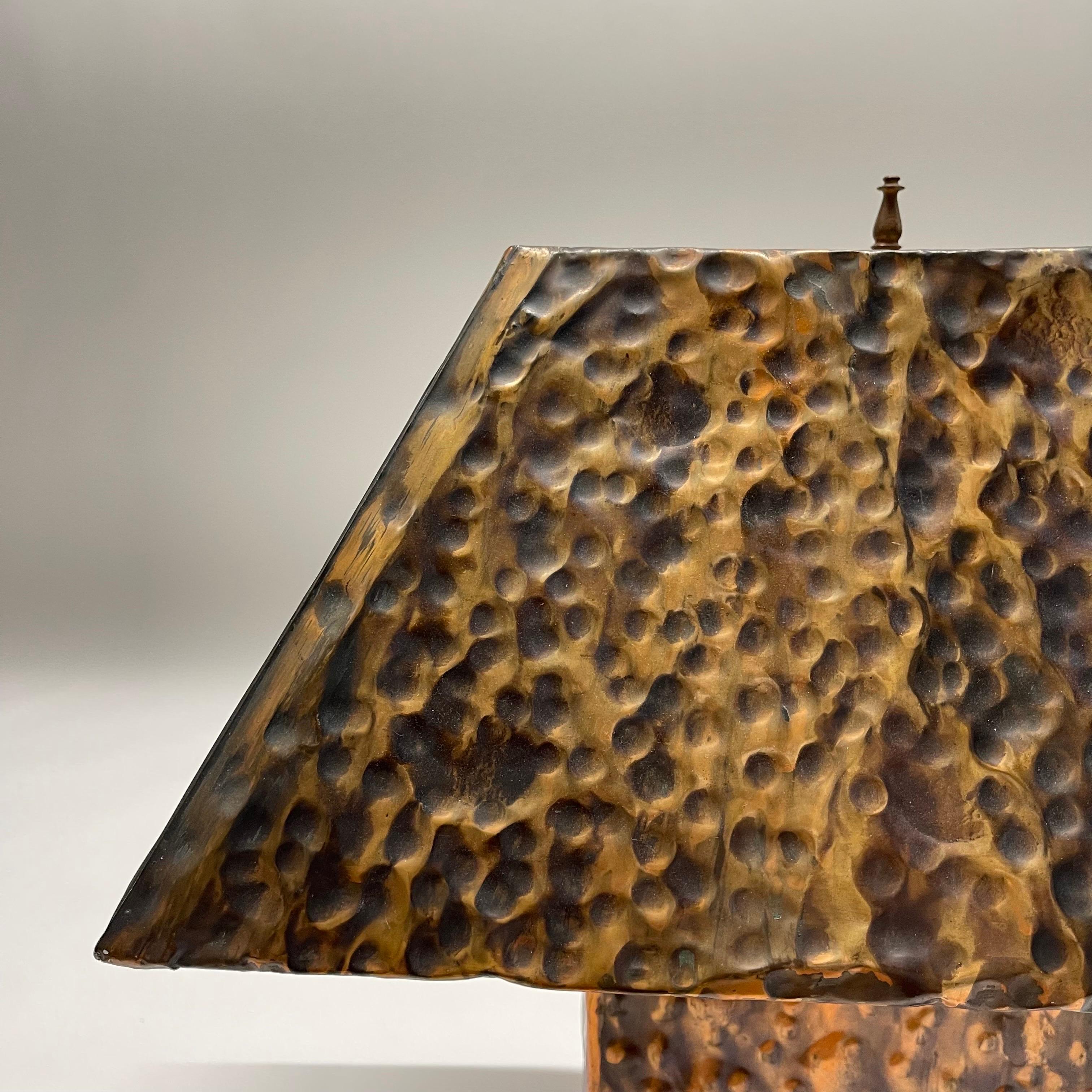Italian Mid-Century Brutalist Hand Hammered Copper Lamp and Shade, Italy, 1970s For Sale 5