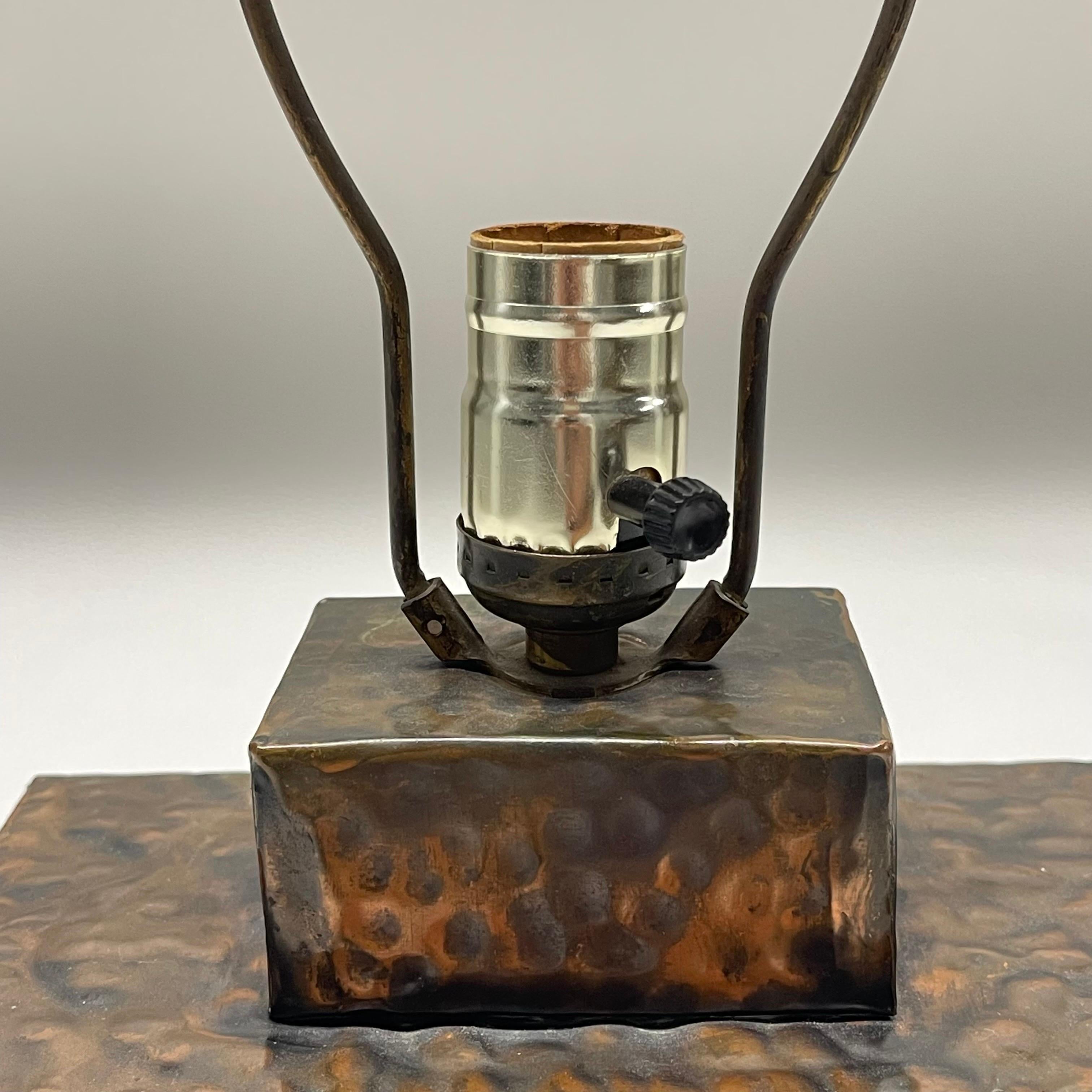 Italian Mid-Century Brutalist Hand Hammered Copper Lamp and Shade, Italy, 1970s For Sale 10