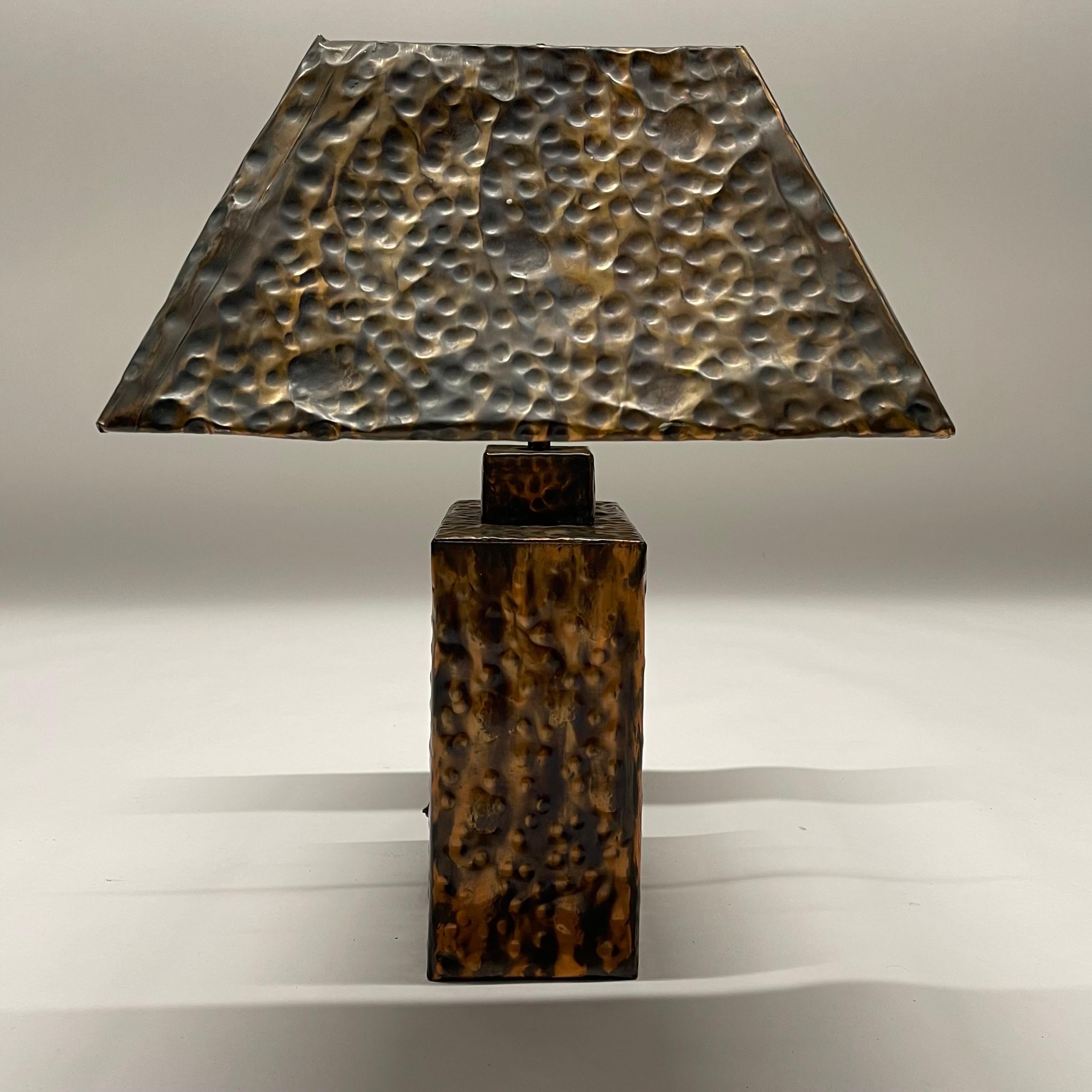 Mid-Century Modern Italian Mid-Century Brutalist Hand Hammered Copper Lamp and Shade, Italy, 1970s For Sale