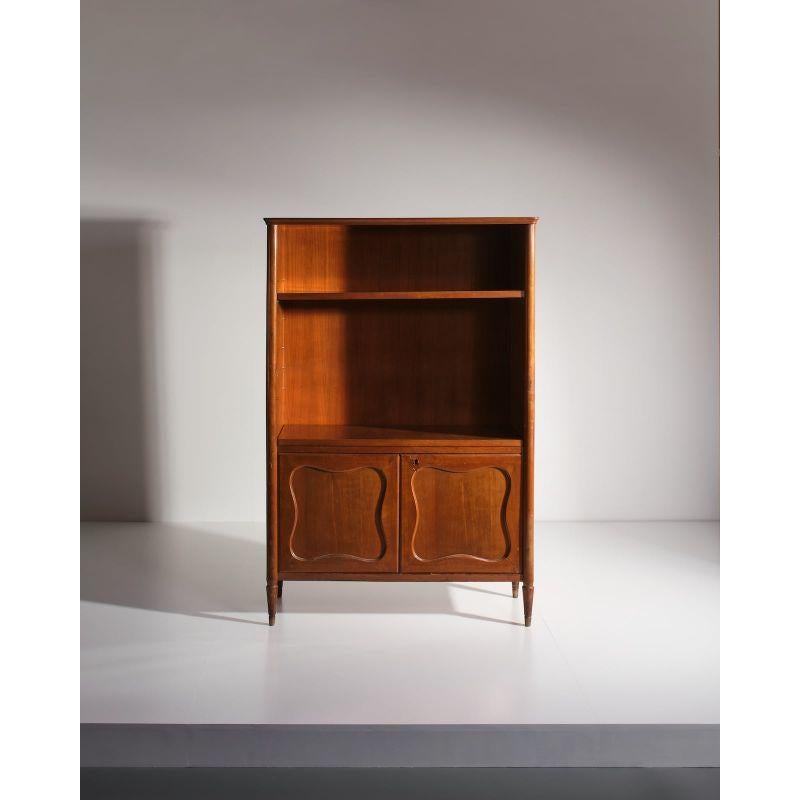 Italian mid-century cabinet made by Paolo Buffa in cherry wood, circa 1930s.


Dimension: W102 x D40 x H153 cm.
 