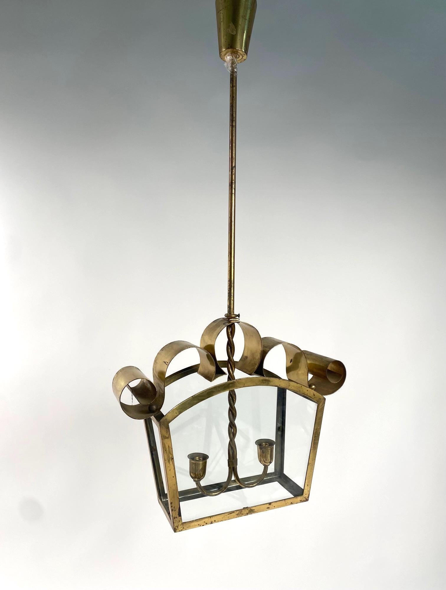 Mid-Century Italian brass and glass pendant chandelier, made by an artisan factory in the style of Fontana Arte. It will give refinement and elegance to your home environment.

Our team is available for any request, we can rewire the chandelier