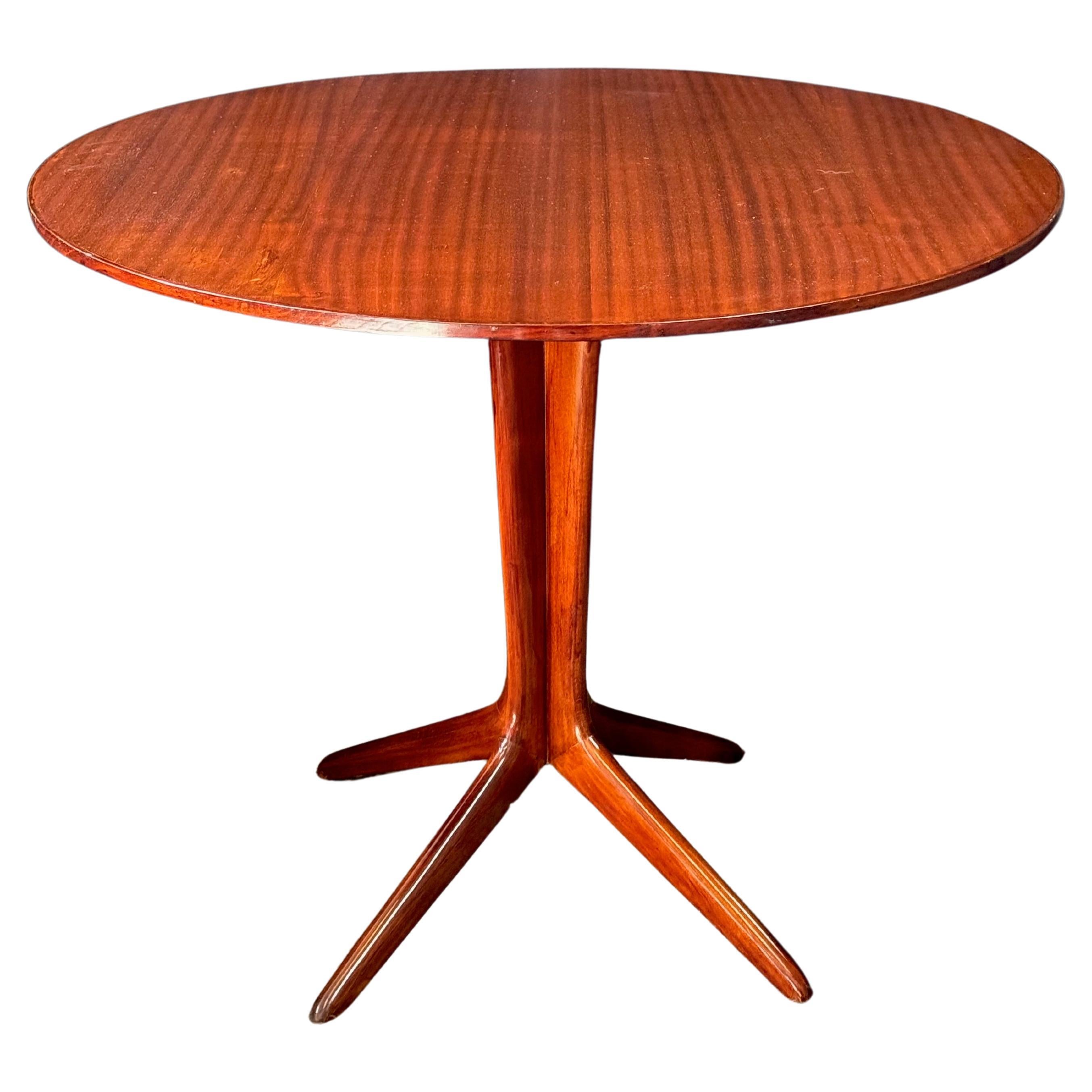 Italian Mid-Century Center Table by Ico and Louisa Parisi For Sale