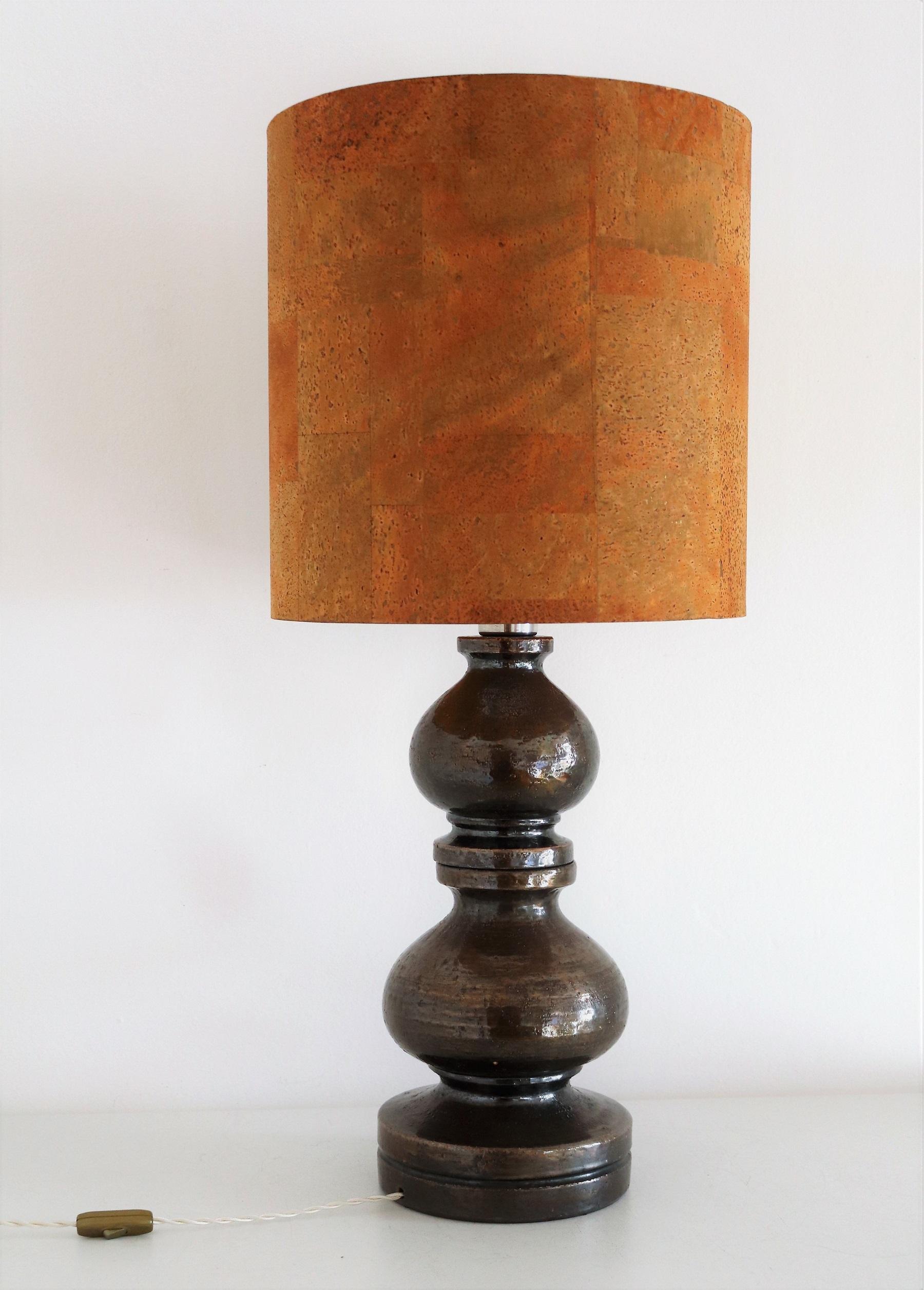 Mid-Century Modern Italian Ceramic Table Lamp by Aldo Londi with Cork Lampshade, 1960 For Sale