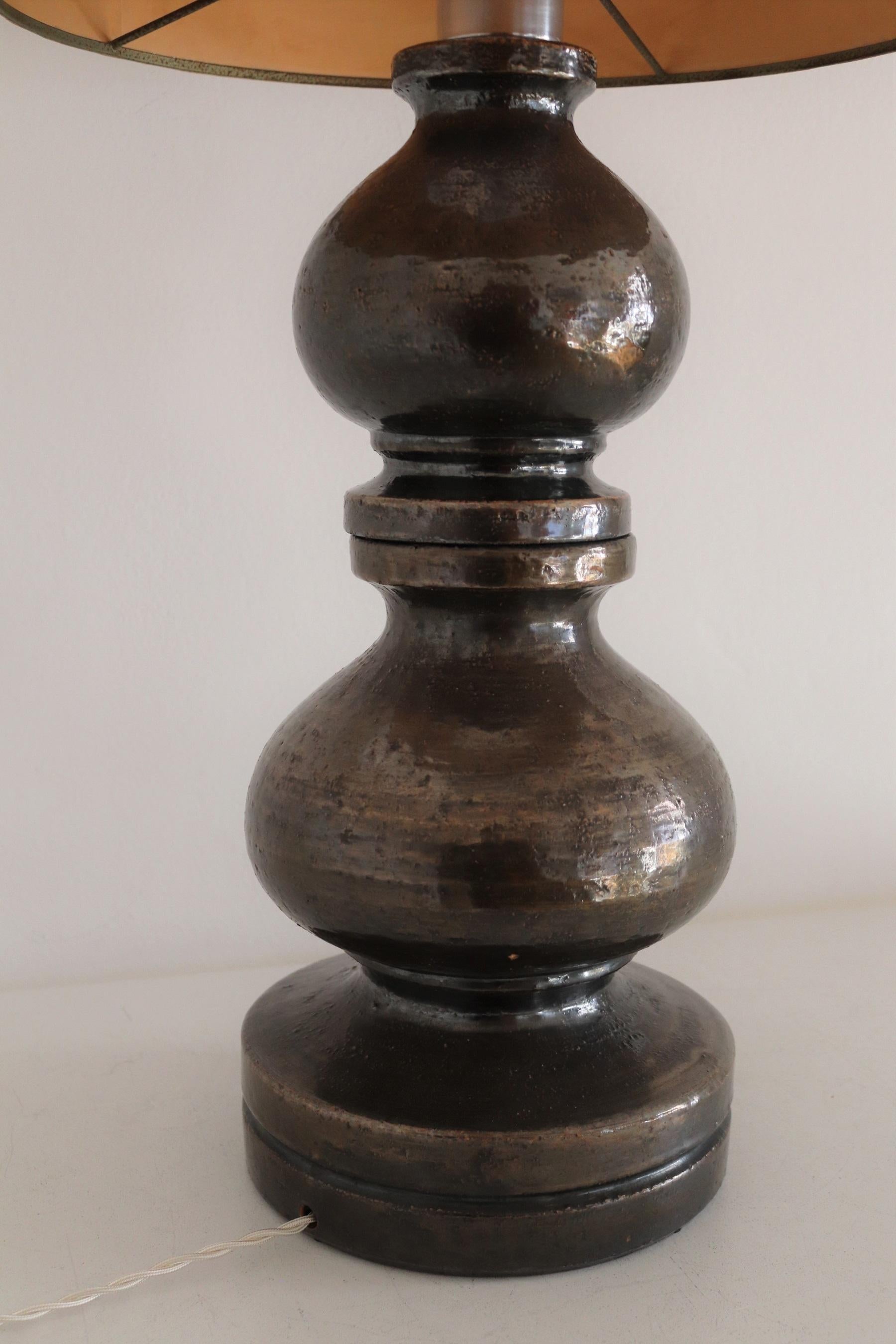 Lampada da tavolo in ceramica italiana di Aldo Londi con paralume in sughero, 1960 In condizioni buone a Morazzone, Varese