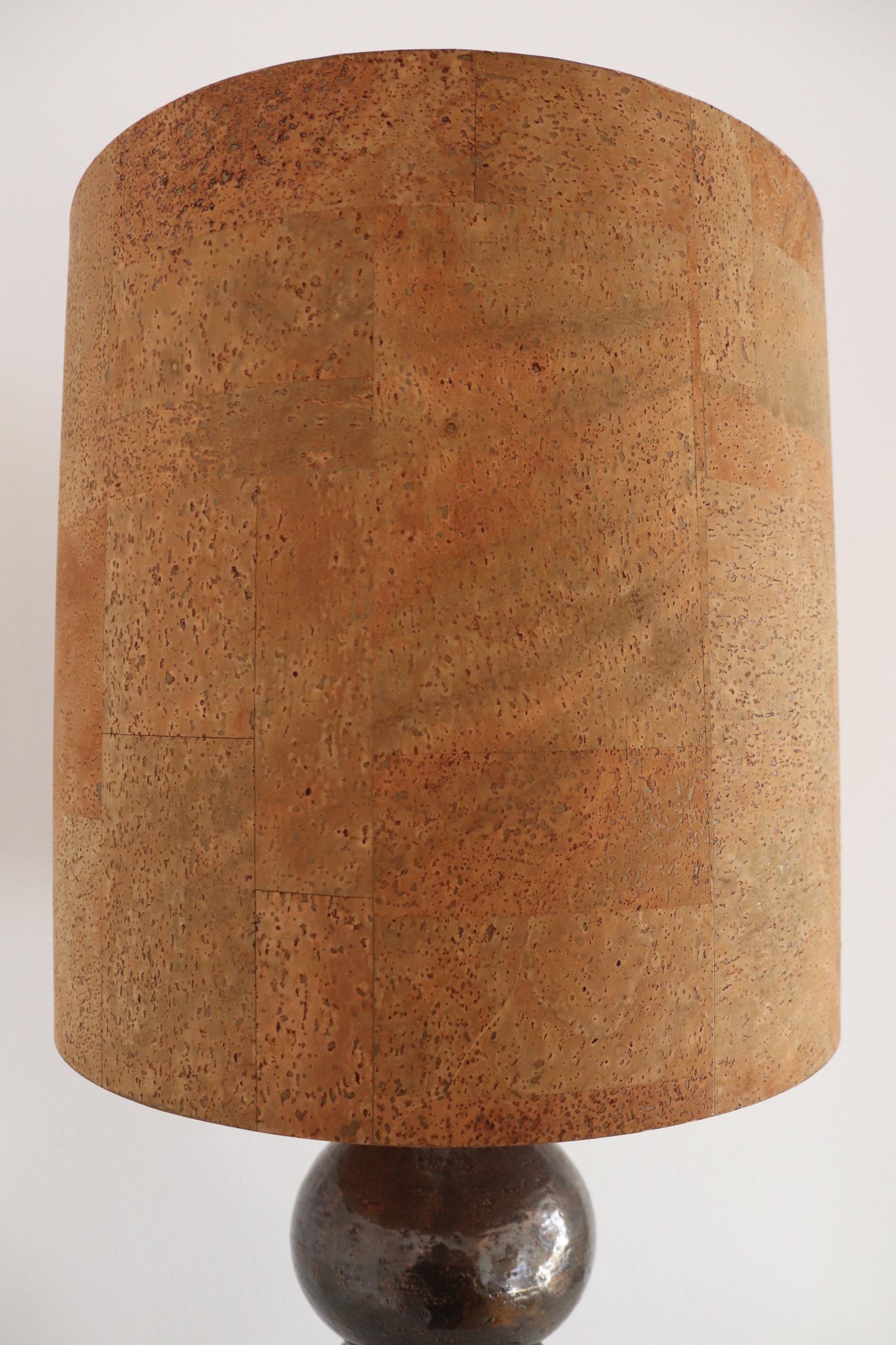 Lampada da tavolo in ceramica italiana di Aldo Londi con paralume in sughero, 1960 2