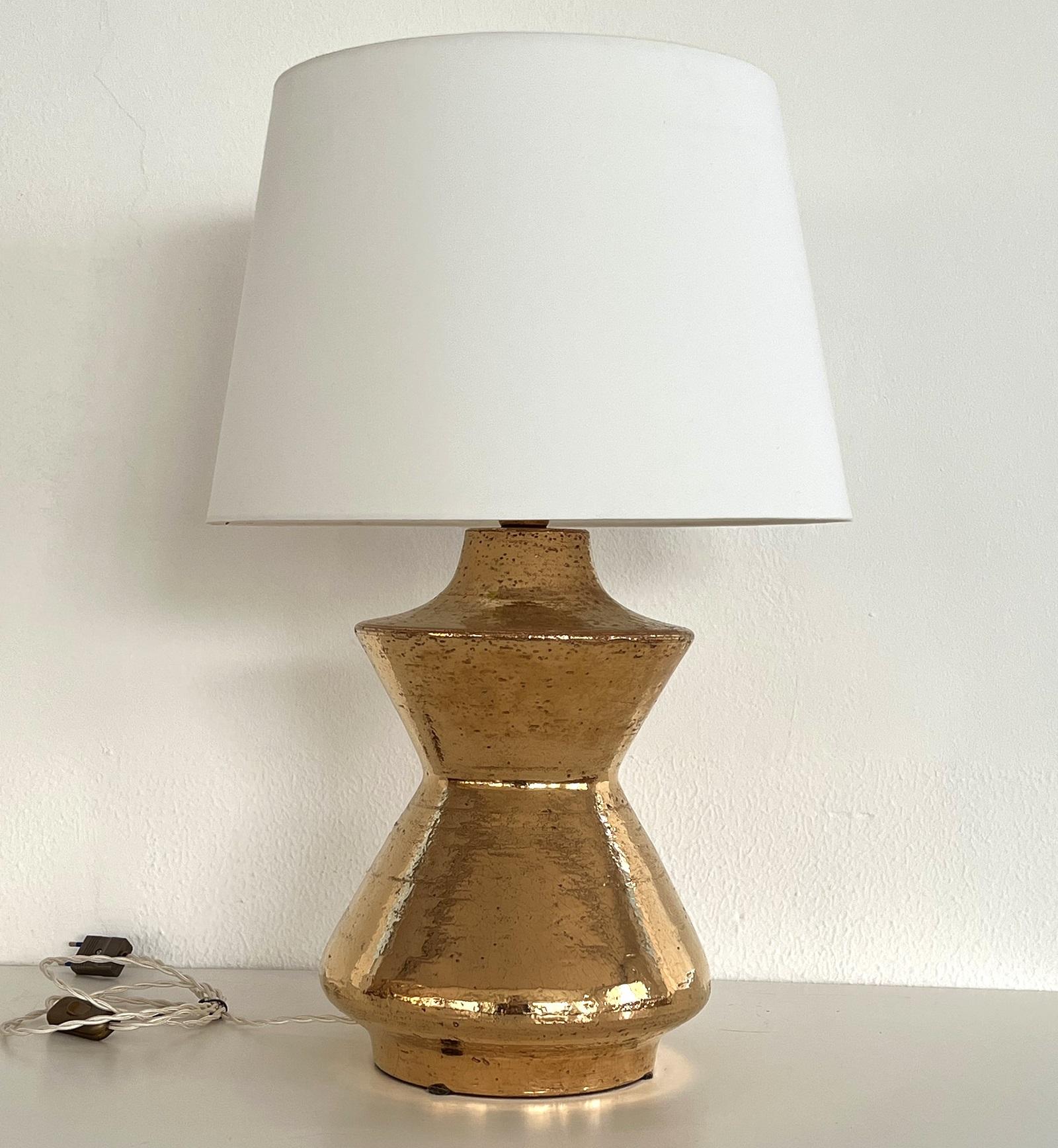 Italian Mid-Century Ceramic Table Lamp in Gold Metallic by Aldo Londi, 1960 For Sale 9