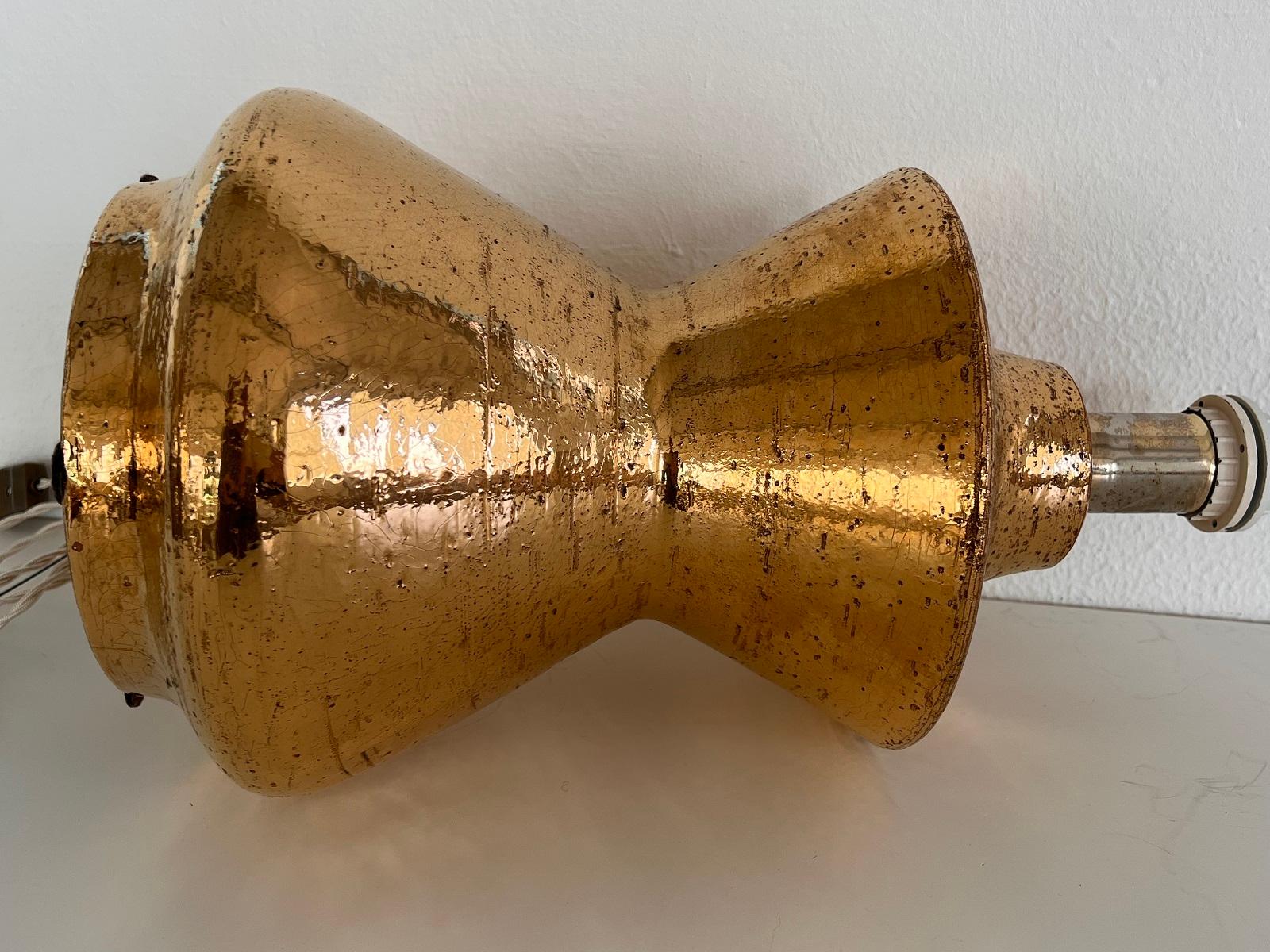 Italienische Mid-Century-Tischlampe aus Keramik in Goldmetallic von Aldo Londi, 1960 im Angebot 4