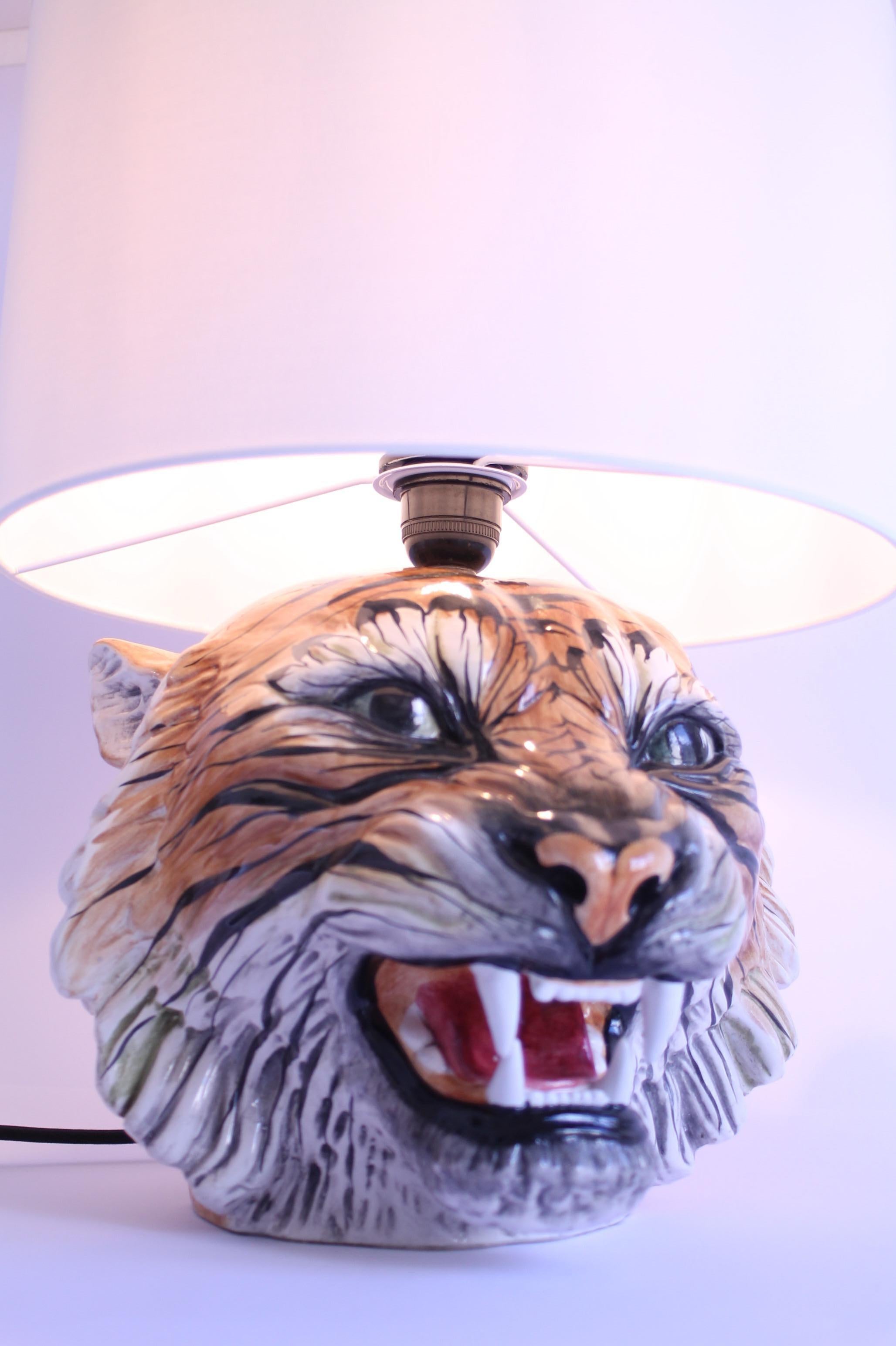 Italian mid-century ceramic tiger sculpture lampshade (32x26x31cm) Super rare! In Excellent Condition For Sale In Firenze, FI