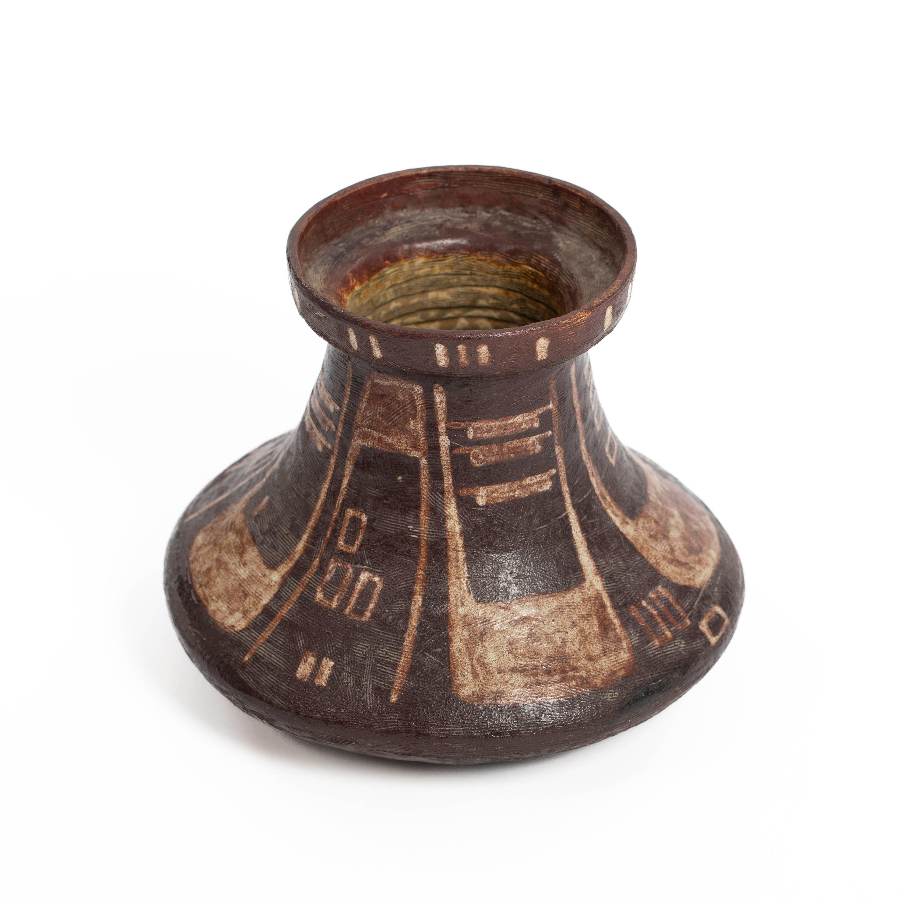 Fatto a mano Vaso italiano di metà secolo in ceramica in stile etrusco di Mariano Pieroni 1950s in vendita