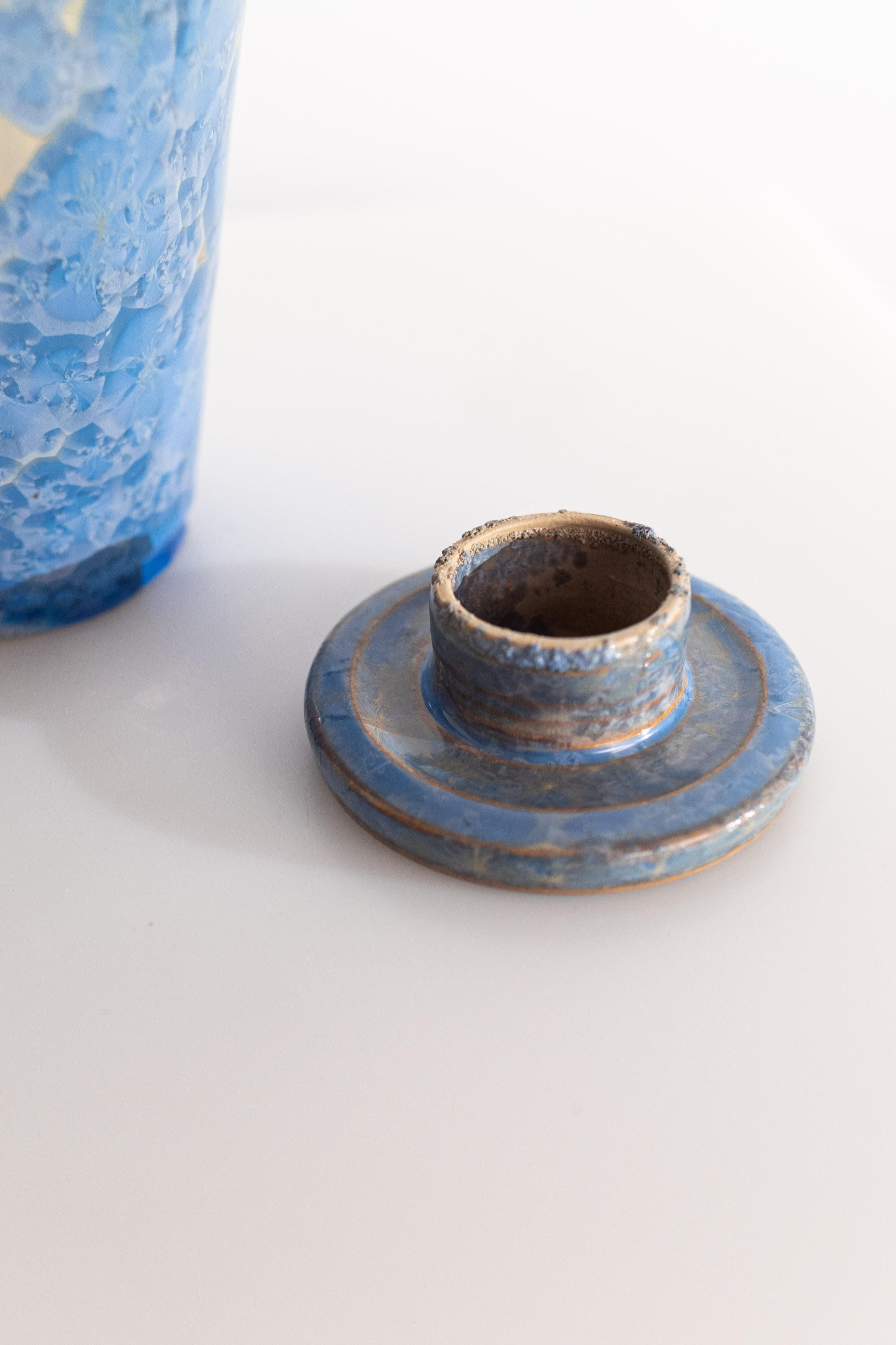 Italian mid-century ceramic vase with lid In Good Condition For Sale In Oostende, BE