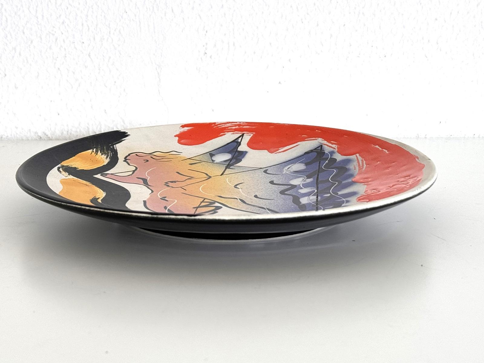 Italian Mid-Century Ceramic Wall Plate Decoration by Paolo Buggiani, 1989 In Good Condition For Sale In Morazzone, Varese