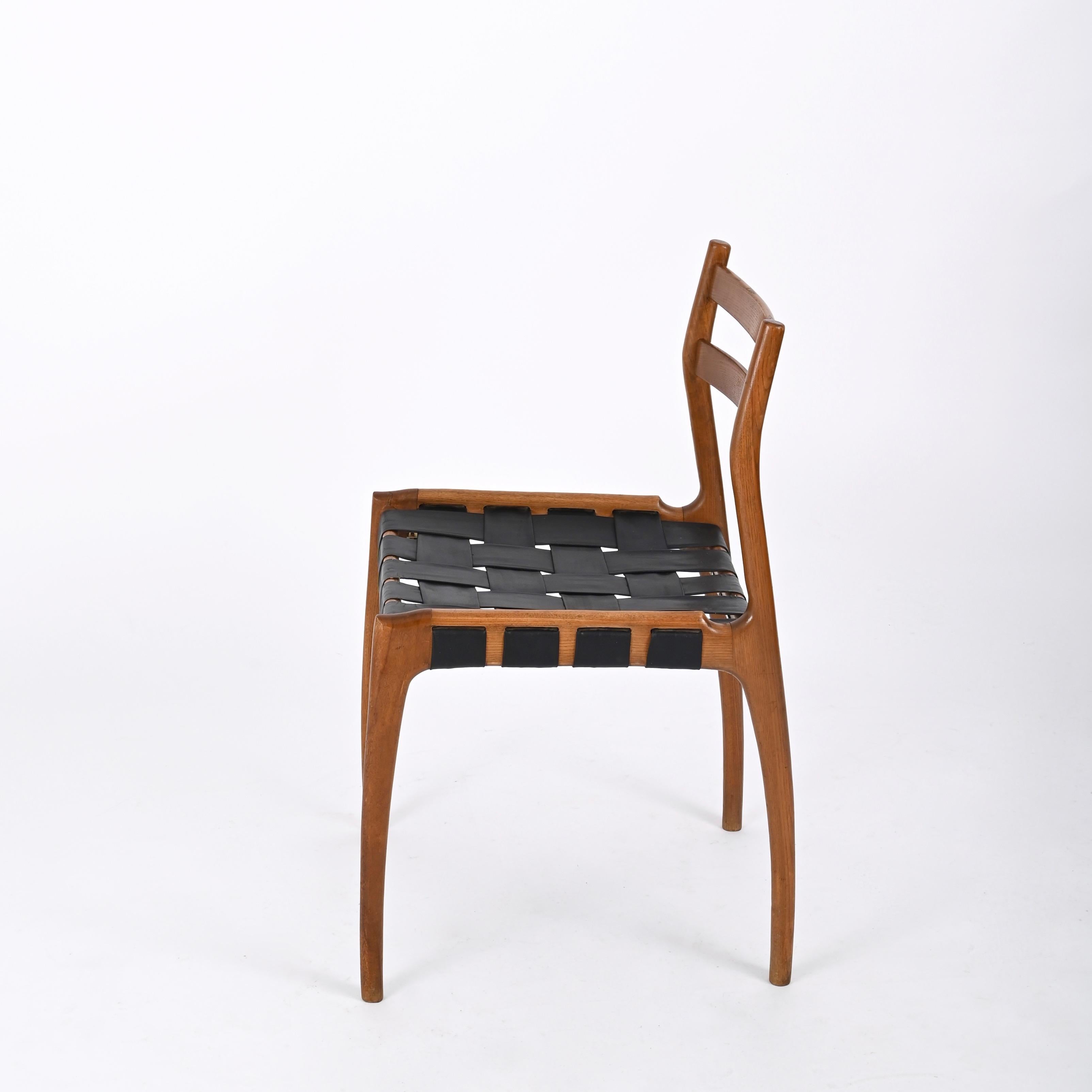 Hand-Crafted Italian Mid-Century Chair in Oak and Leather by Palange for Montina, 1960s For Sale