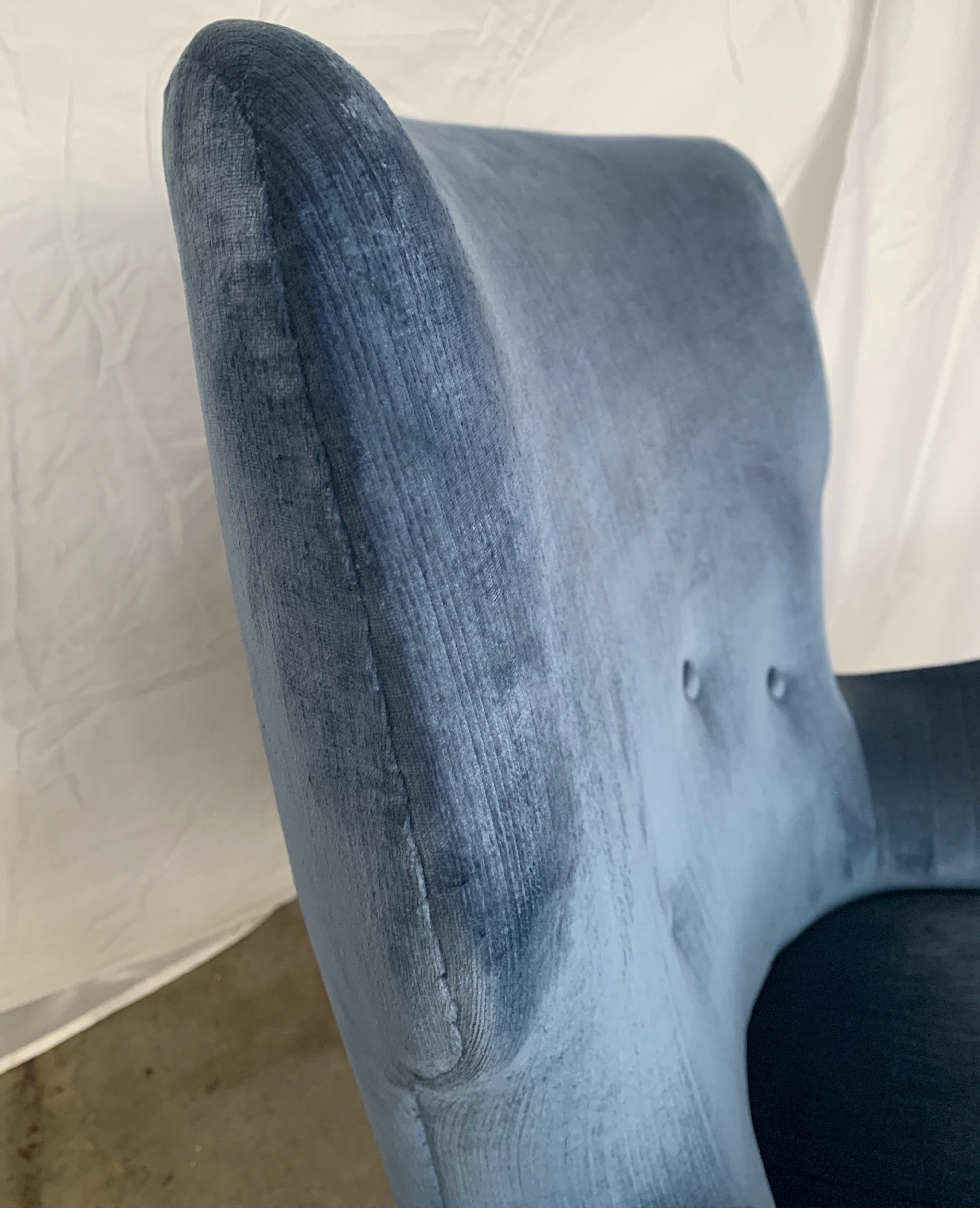 Italian Midcentury Chair with Blue Velvet Upholstery In Good Condition In Houston, TX