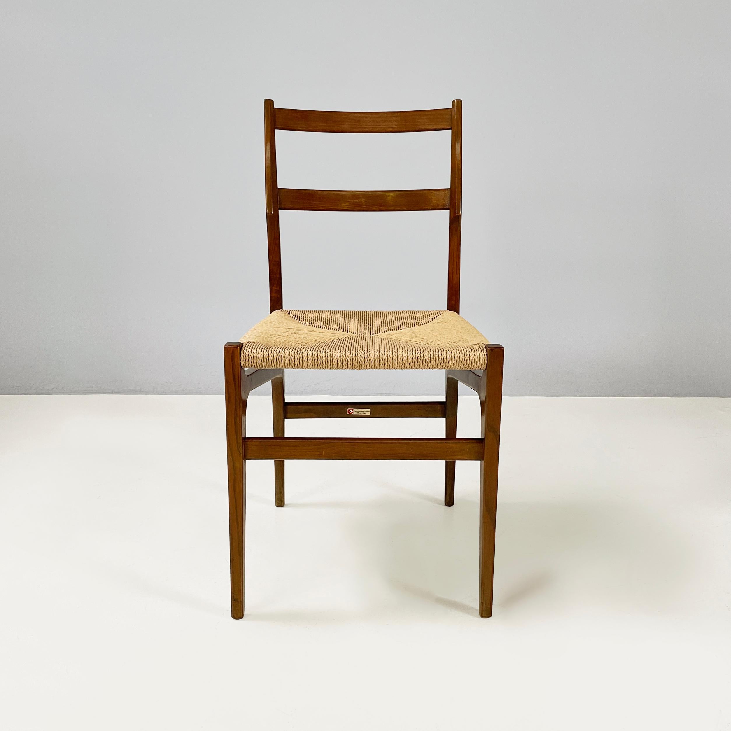 Italienische Stühle aus der Mitte des Jahrhunderts Hotel Parco dei Principi von Gio Ponti für Cassina, 1960er Jahre
Ein Paar ikonische Stühle mit quadratischem Sitz aus geflochtenem Stroh. Die Rückenlehne ist ganz aus Formholz. Holzbeine mit rundem