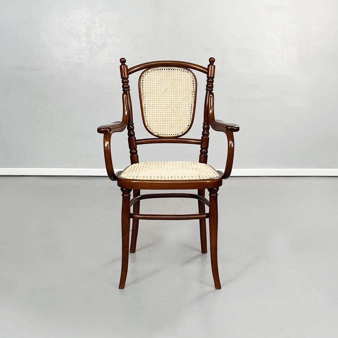 Austrian mid-century chairs with straw and wood, 1950s
Set of 3 chairs with square seat, with rounded corners in straw. The structure is in dark wood, finely worked. The backrest is composed of two vertical rods worked that has in the middle a