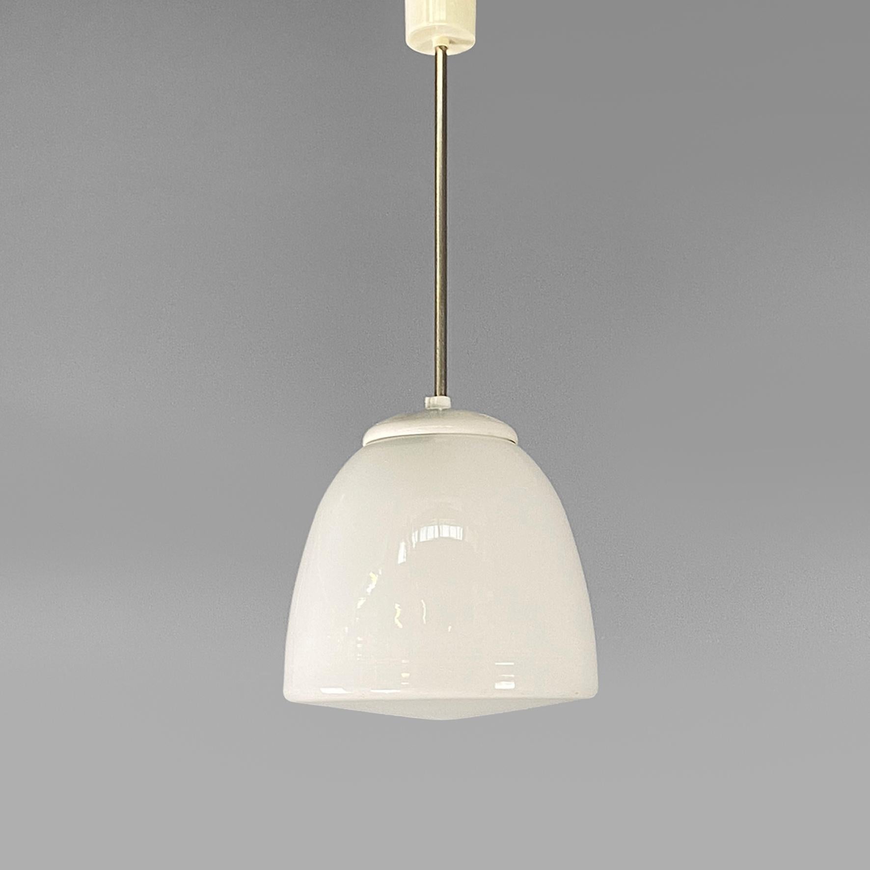 Mid-Century Modern Italian mid-century chandelier in white opaline glass, 1970s en vente