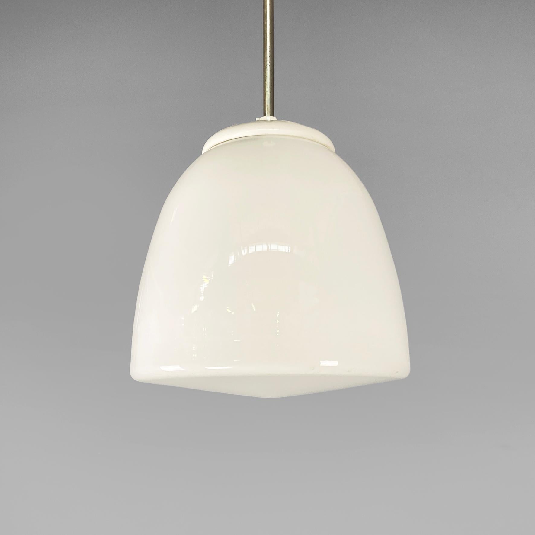 Italian mid-century chandelier in white opaline glass, 1970s Bon état - En vente à MIlano, IT