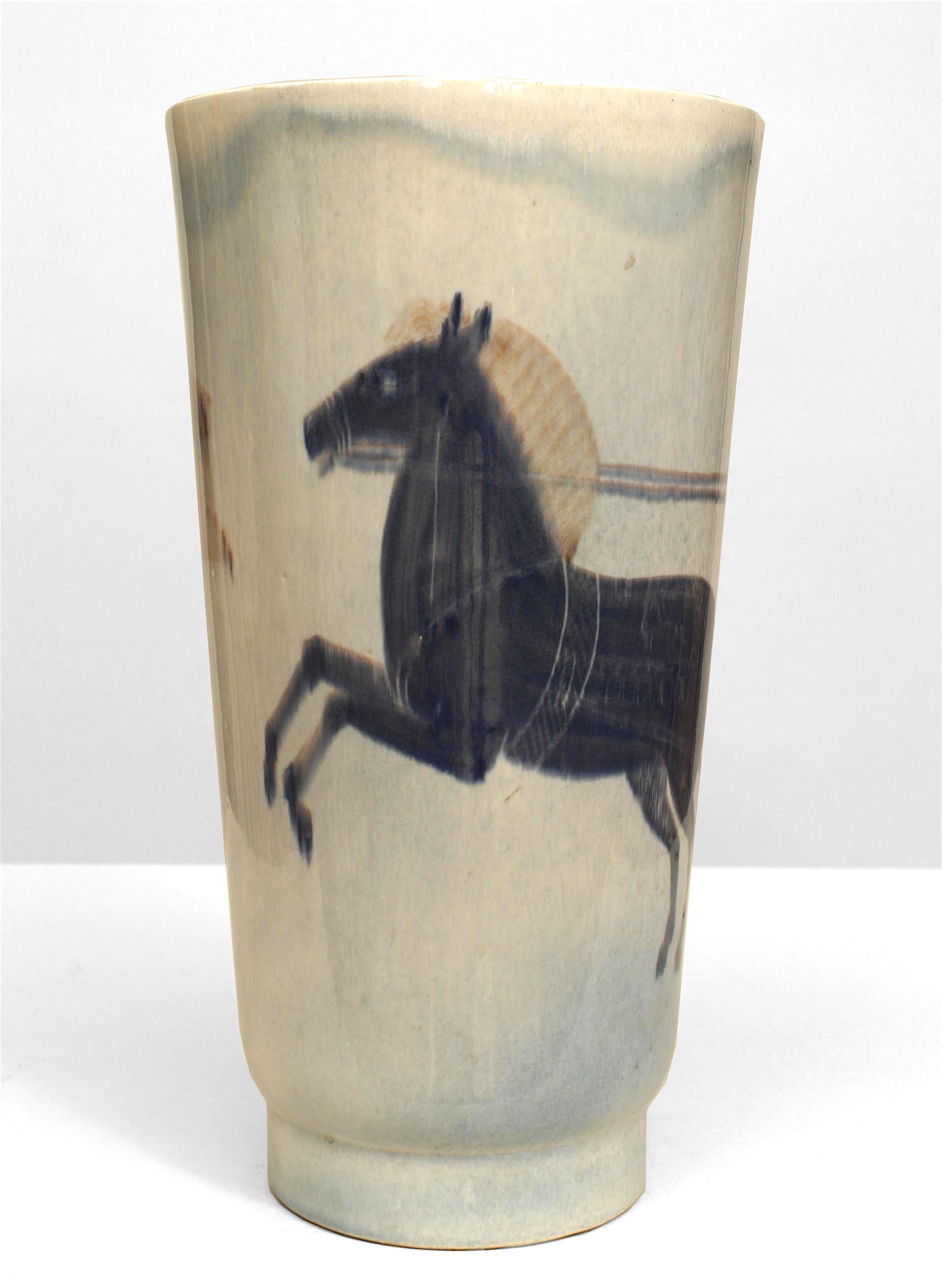 Mid-Century moderno Vaso in porcellana con motivo a biga della metà del secolo scorso in vendita