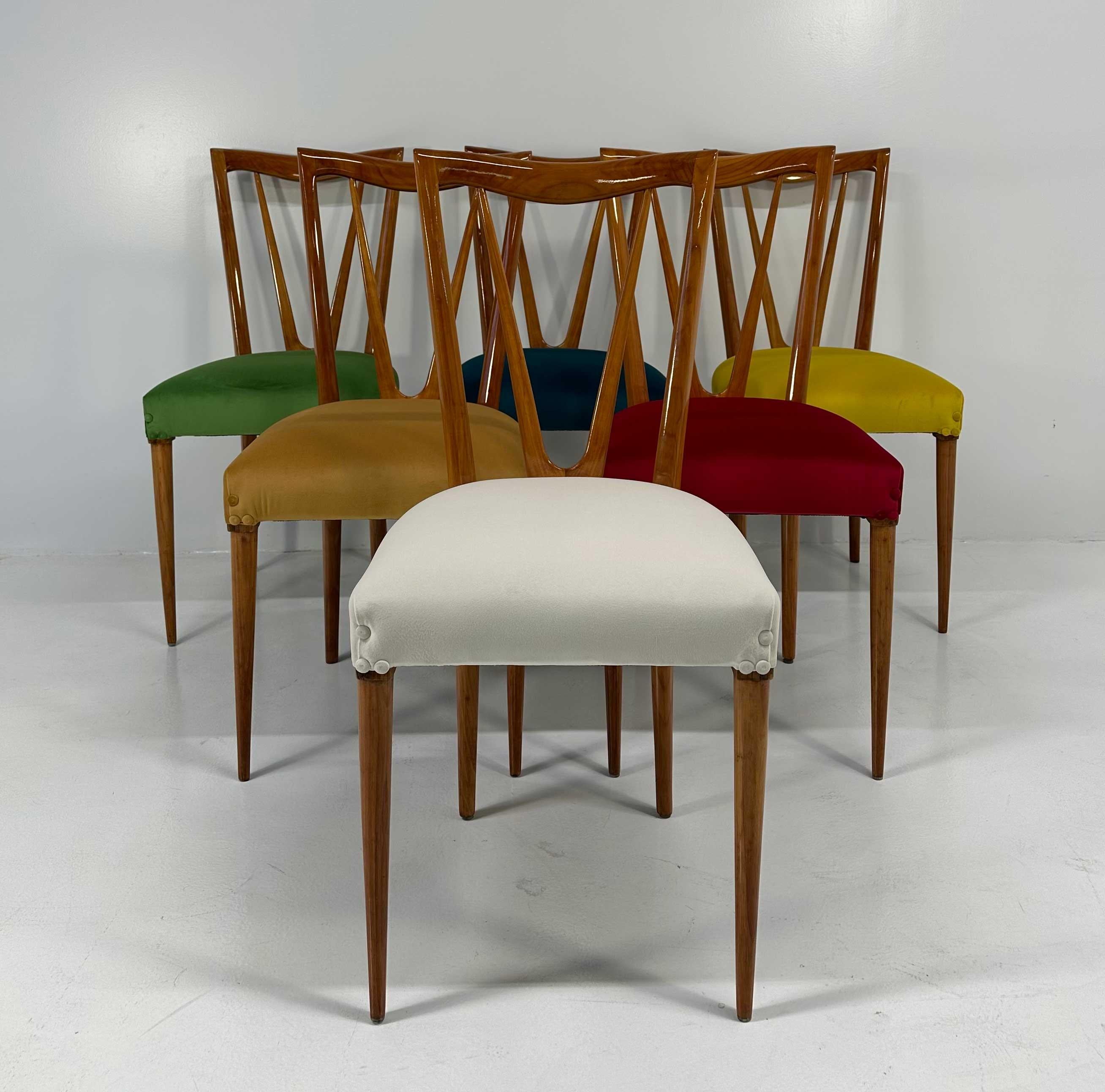 Italian Mid-Century Cherry Wood and Pastel Colored Chairs , 1950s In Good Condition In Meda, MB