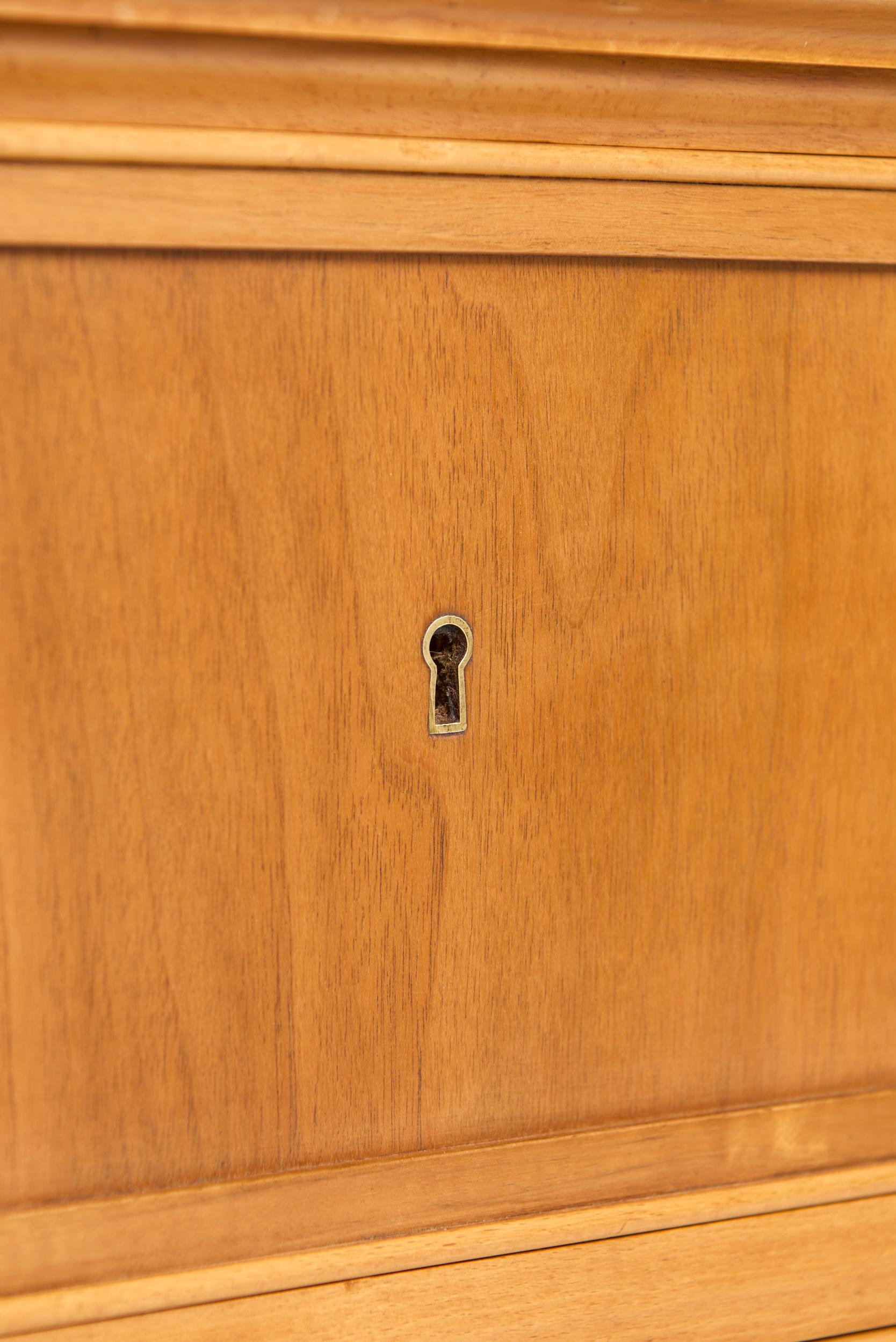 Italian Mid-Century Chest of Drawers For Sale 1