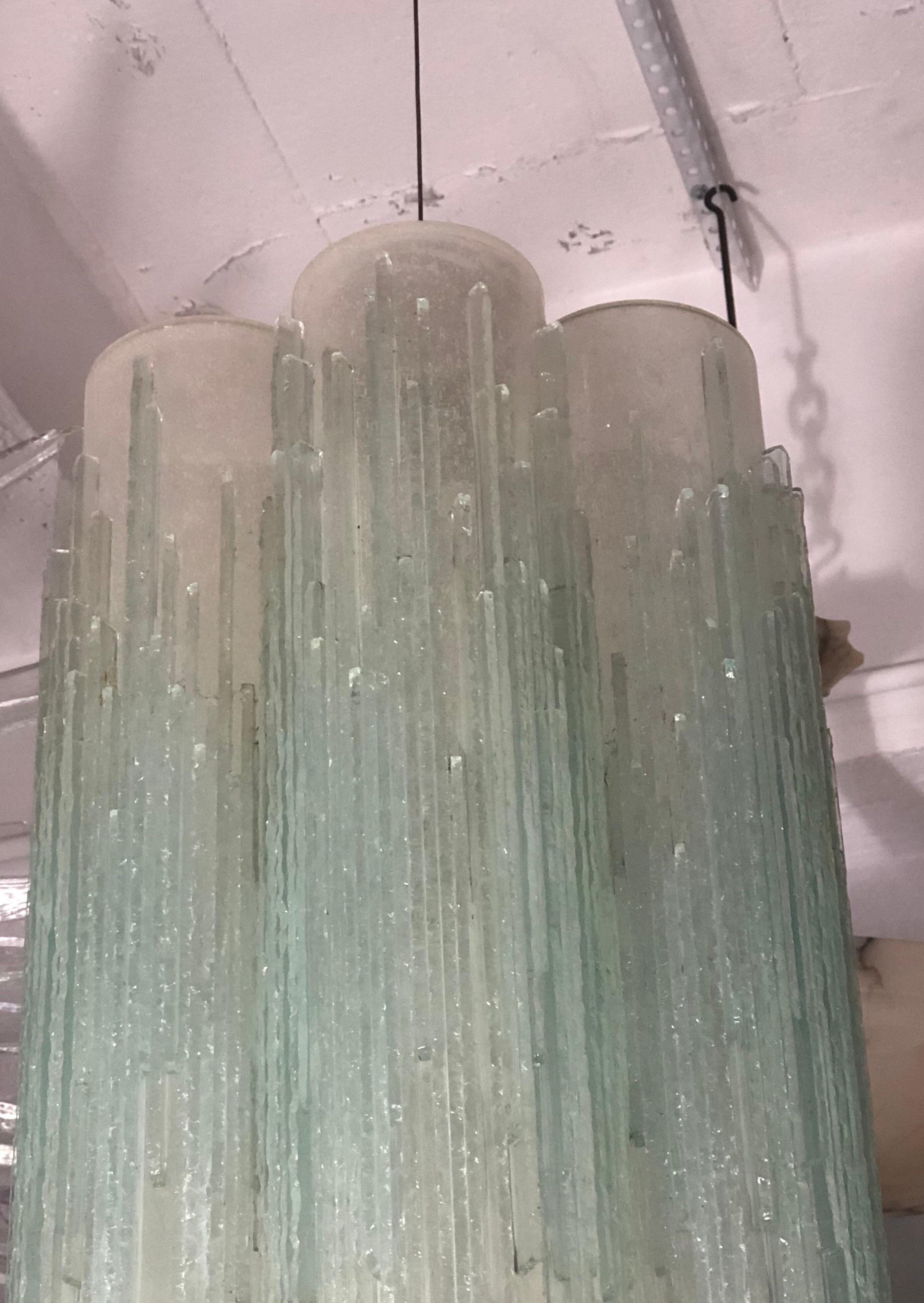 Italian Midcentury Chiseled Murano Glass Chandelier Attributed to Max Ingrand & Venini For Sale