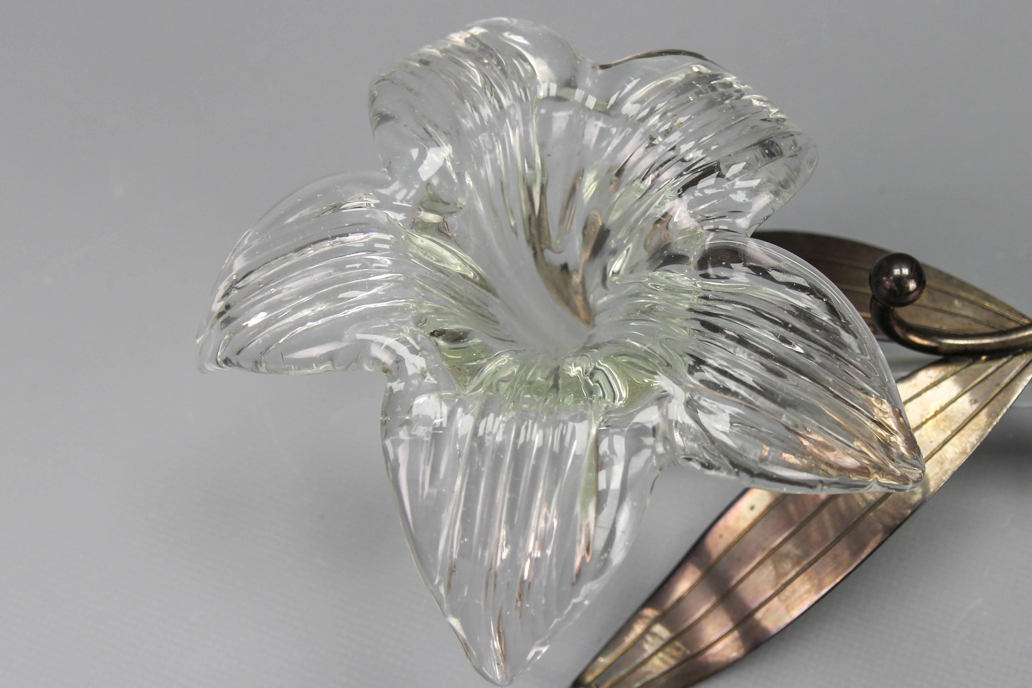 Italian Mid-Century Clear Murano Glass and Metal Vase Amaryllis For Sale 2
