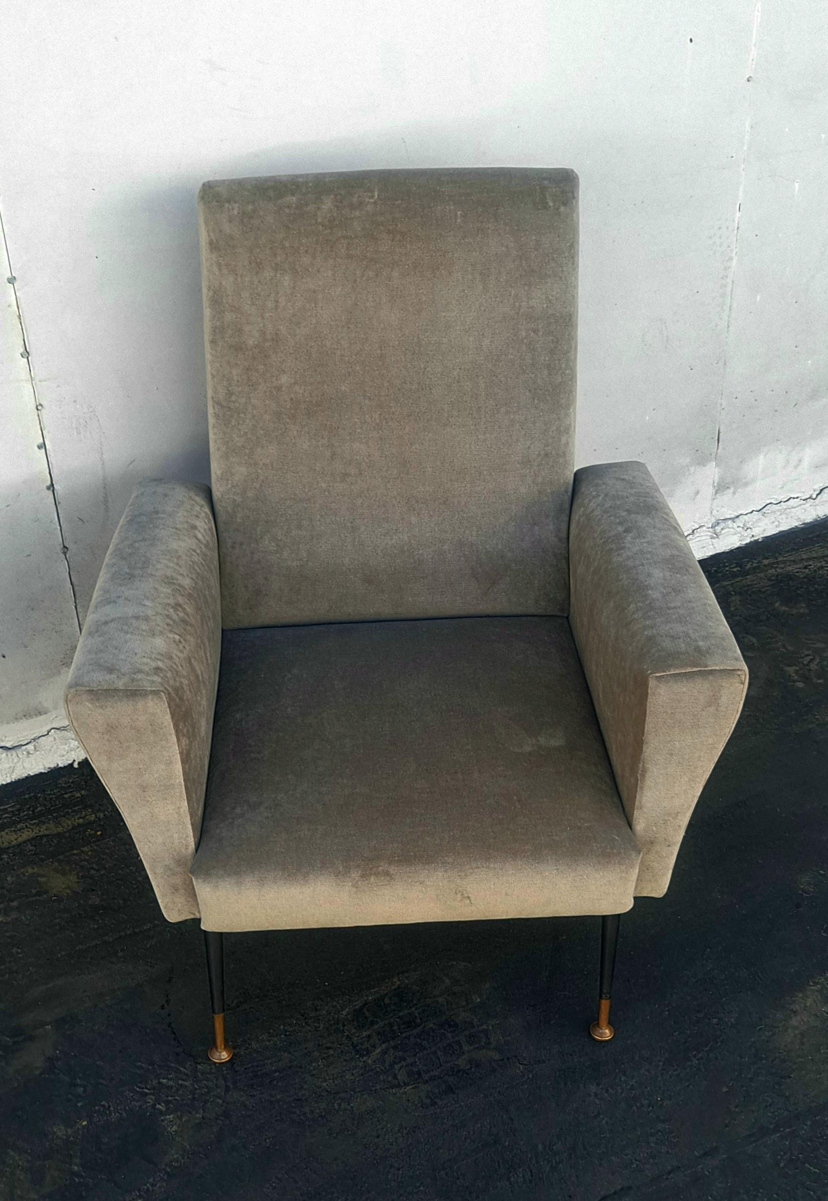 Italian Mid-Century Club Chair  In Good Condition In Los Angeles, CA