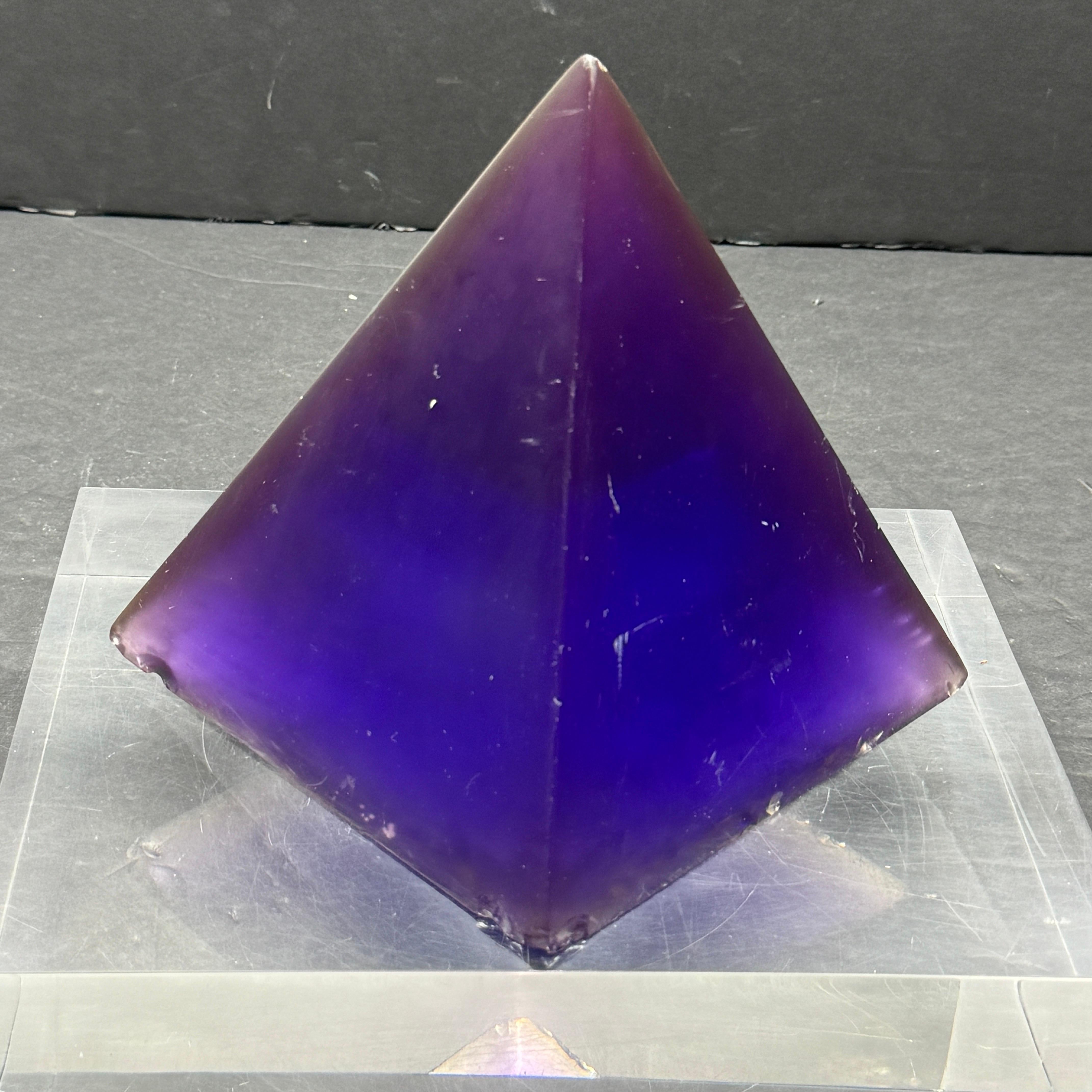 Italian Mid-Century Cobalt Blue Obelisk Lucite Fragment, circa 1960's For Sale 10