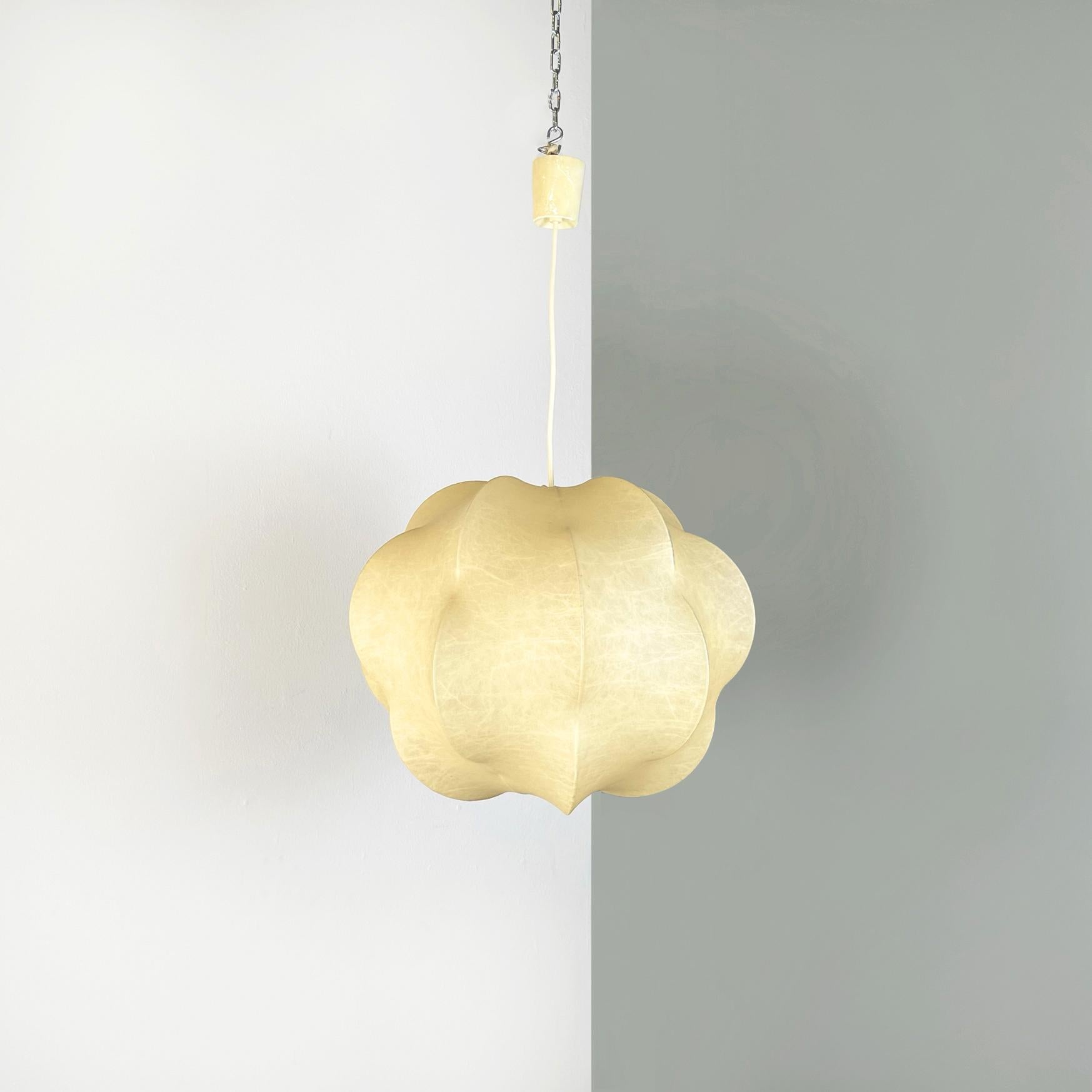 Italian midcentury Cocoon chandelier Nuvola by Tobia Scarpa for Flos, 1970s
Chandelier mod. Nuvola (Cloud) in cocoon. The internal structure, which allows the cocoon to remain taut, is in metal rod. The chandelier takes the name of Nuvola both for