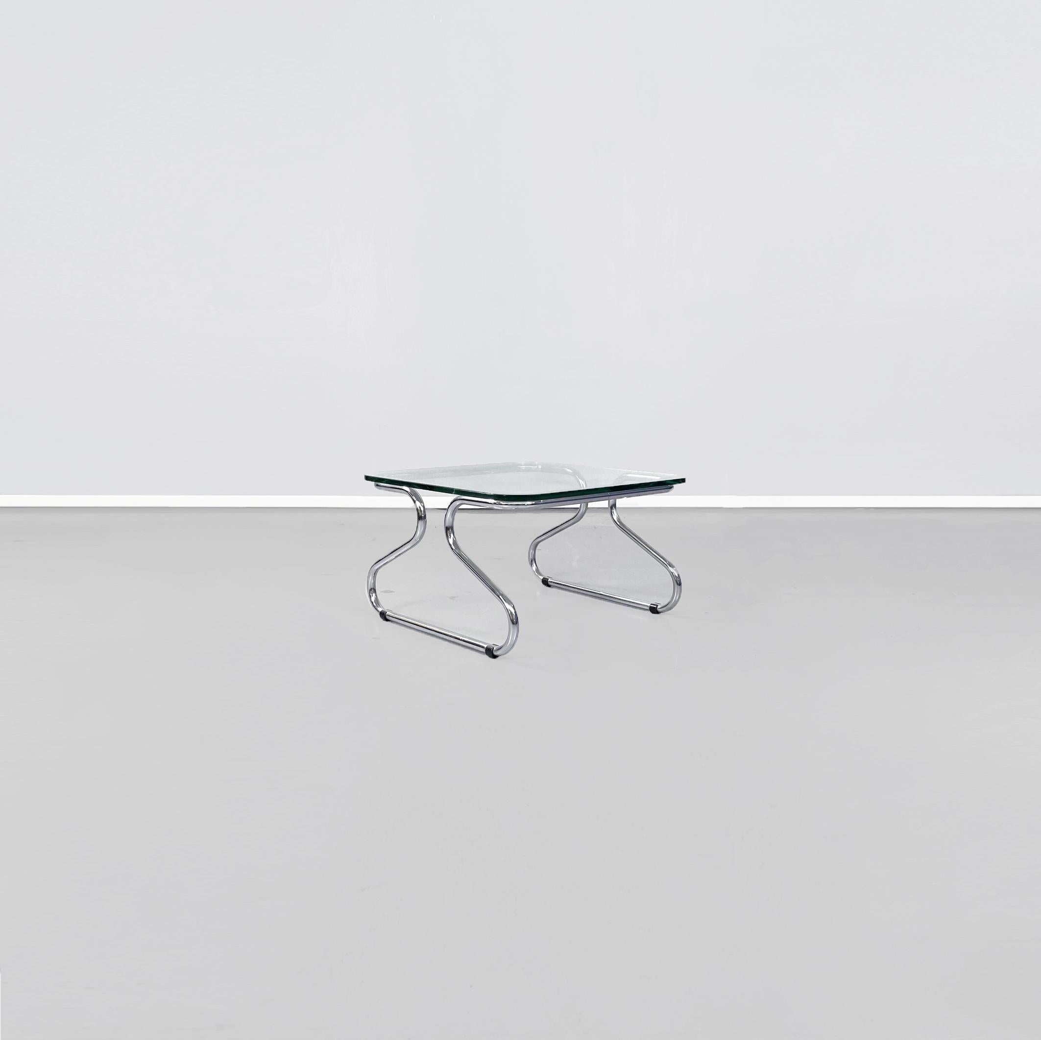 Italian mid-century coffee table in glass and steel, 1970s.
Coffee table with steel structure and leaning glass top.
1970's.

Very good condition

Measurements: 62.5 x 80 x 40.5 H cm.