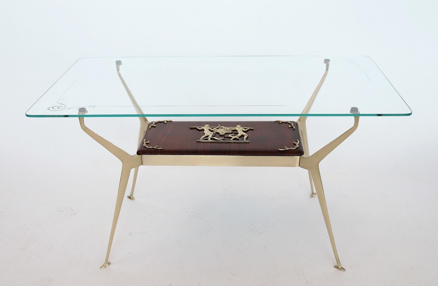 Table basse italienne du milieu du siècle ou avec laiton et contreplaqué d'acajou années 1950 en vente 11