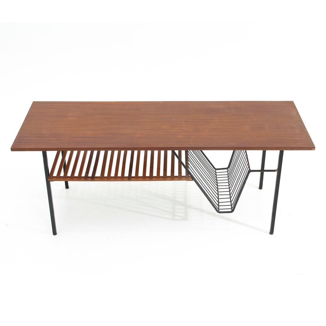 Italian Midcentury Coffee Table with Magazine Rack, 1950s In Good Condition In Savona, IT