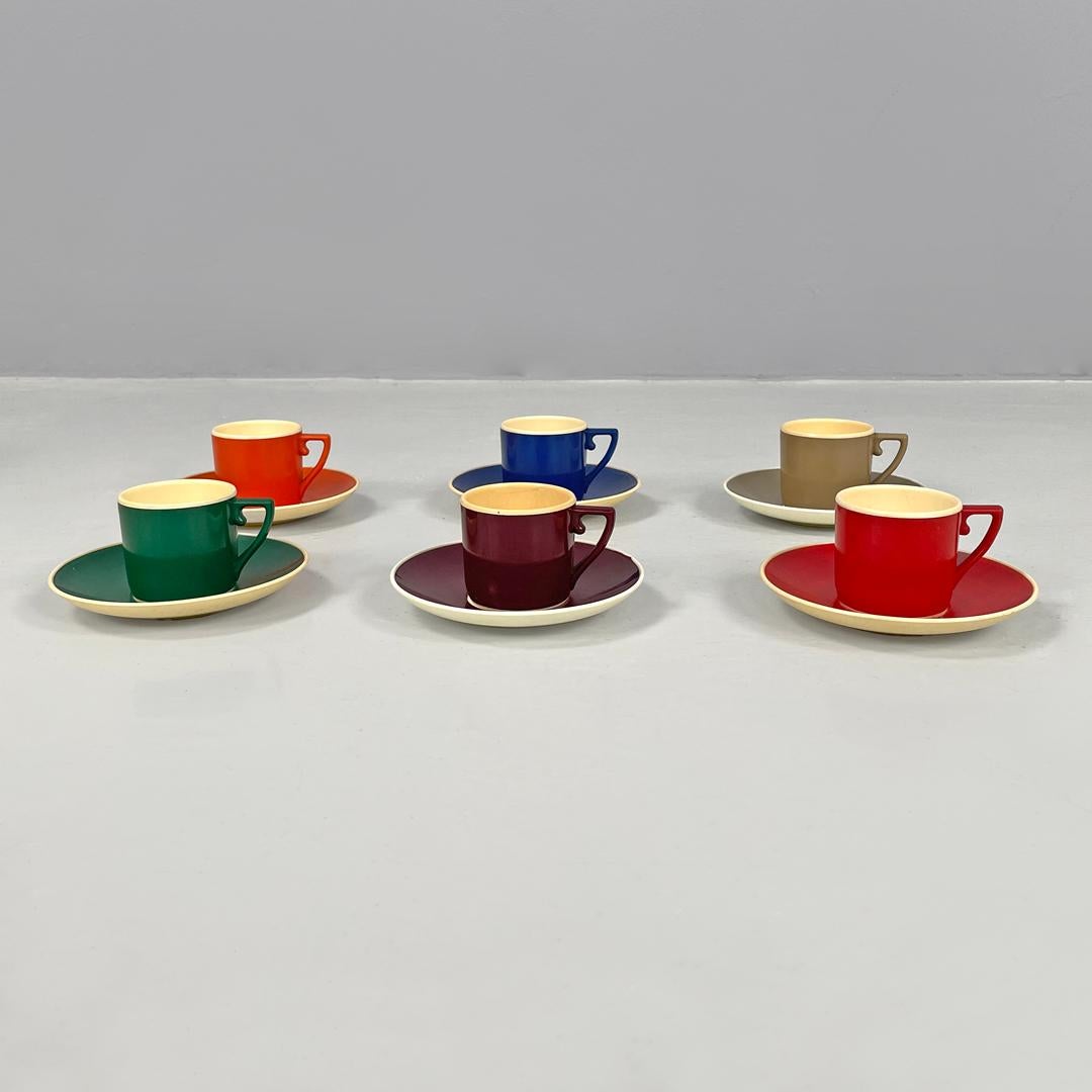 Italian mid-century colored plastic cups and saucers by Kartell Samco, 1960s In Fair Condition In MIlano, IT