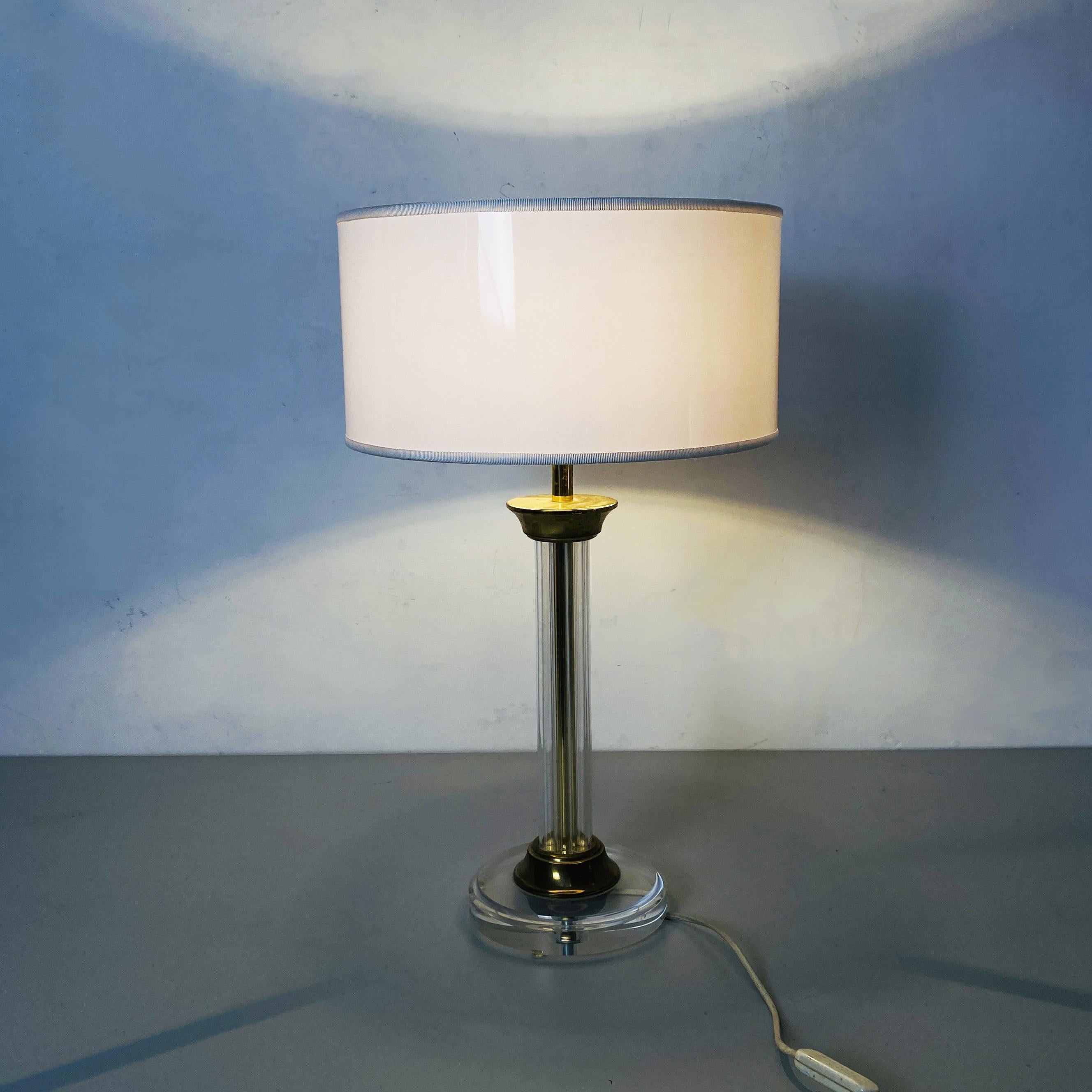 Italian Mid-Century Column-Shaped Plexiglass and Brass Table Lamp, 1970s For Sale 3