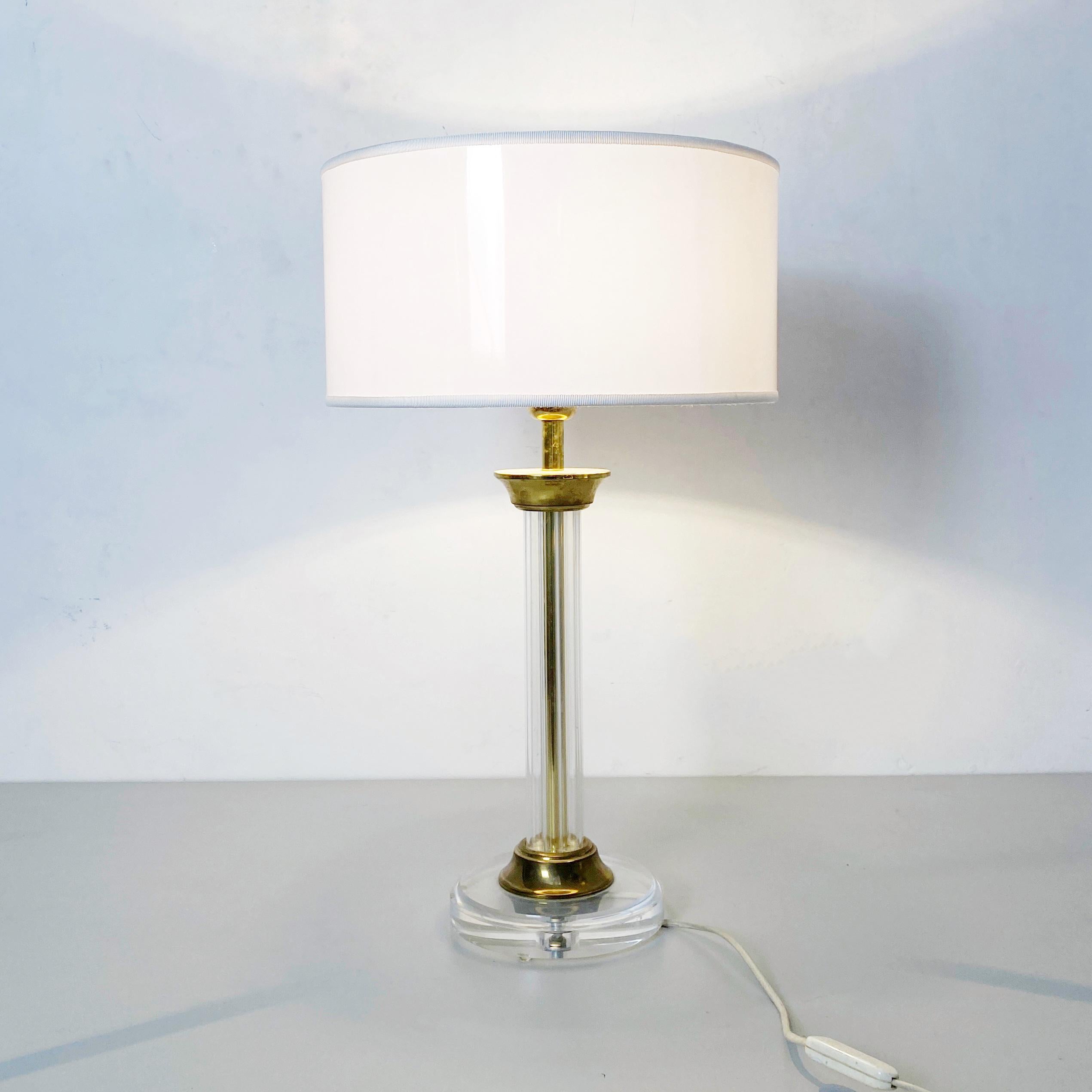 Italian Mid-Century Column-Shaped Plexiglass and Brass Table Lamp, 1970s For Sale 4