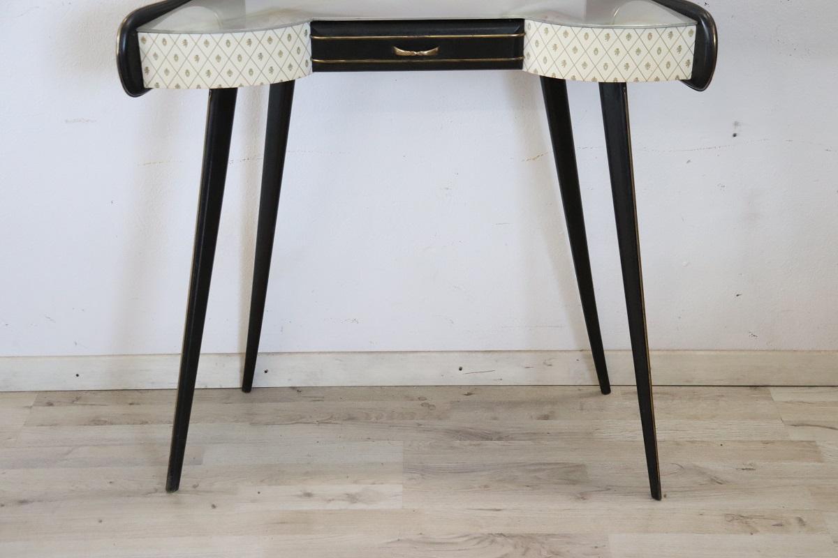 Italian Mid Century Console Table in Wood and Glass Top In Good Condition For Sale In Casale Monferrato, IT